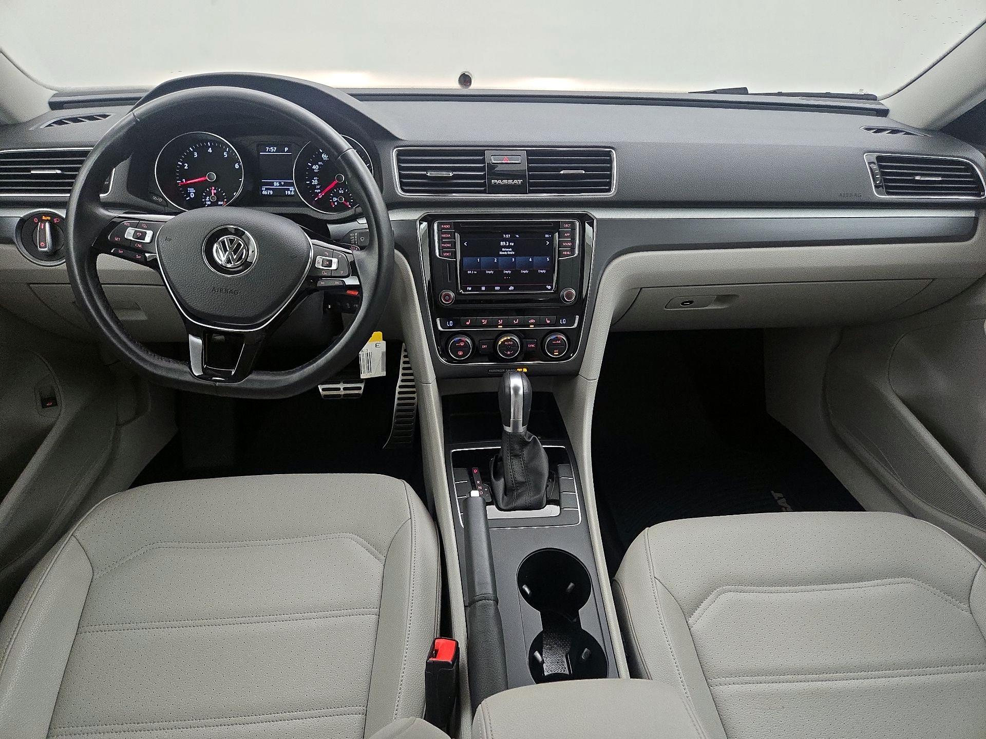 Thumbnail: 2018 Volkswagen Passat - 9