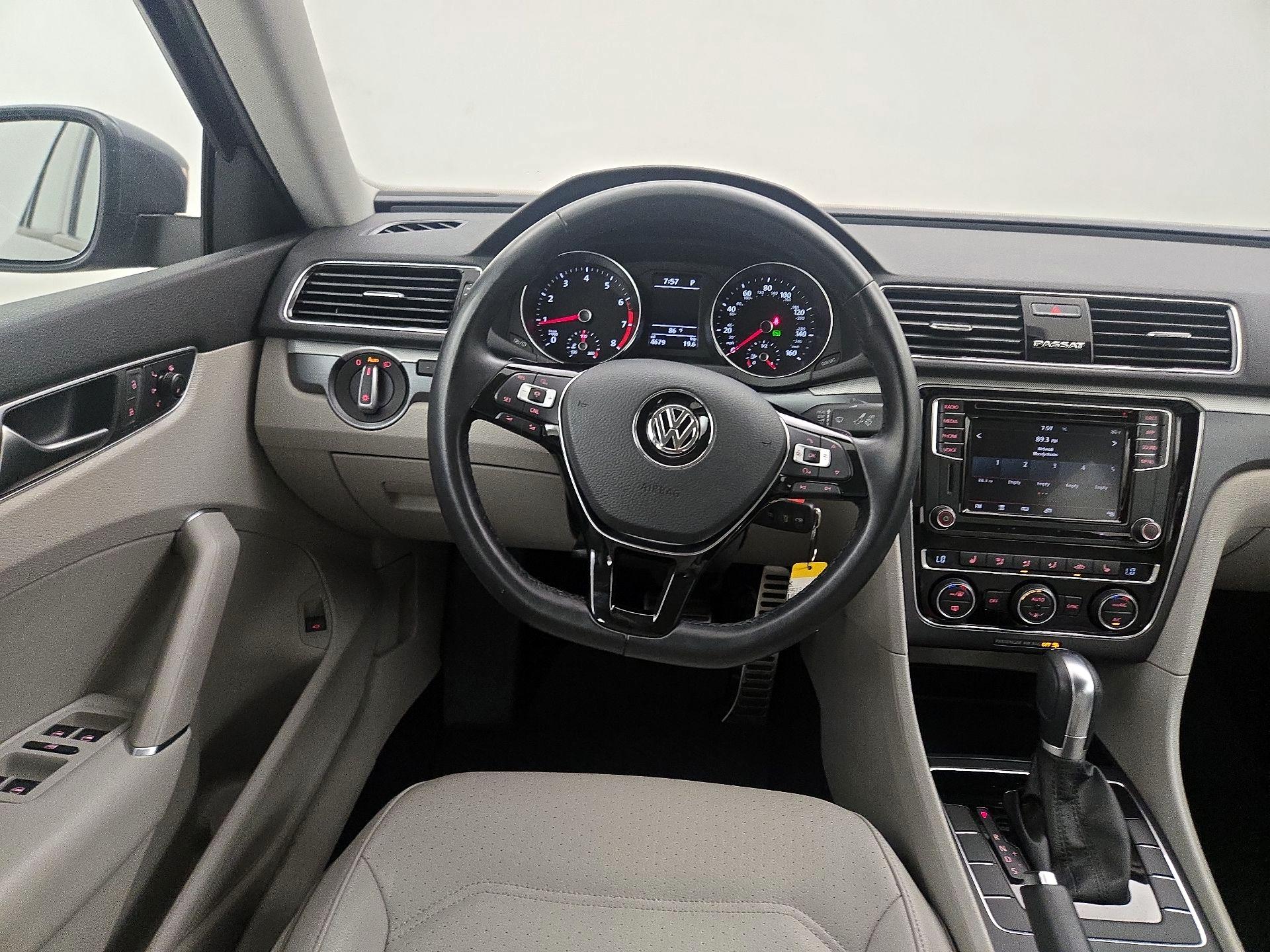 Thumbnail: 2018 Volkswagen Passat - 10
