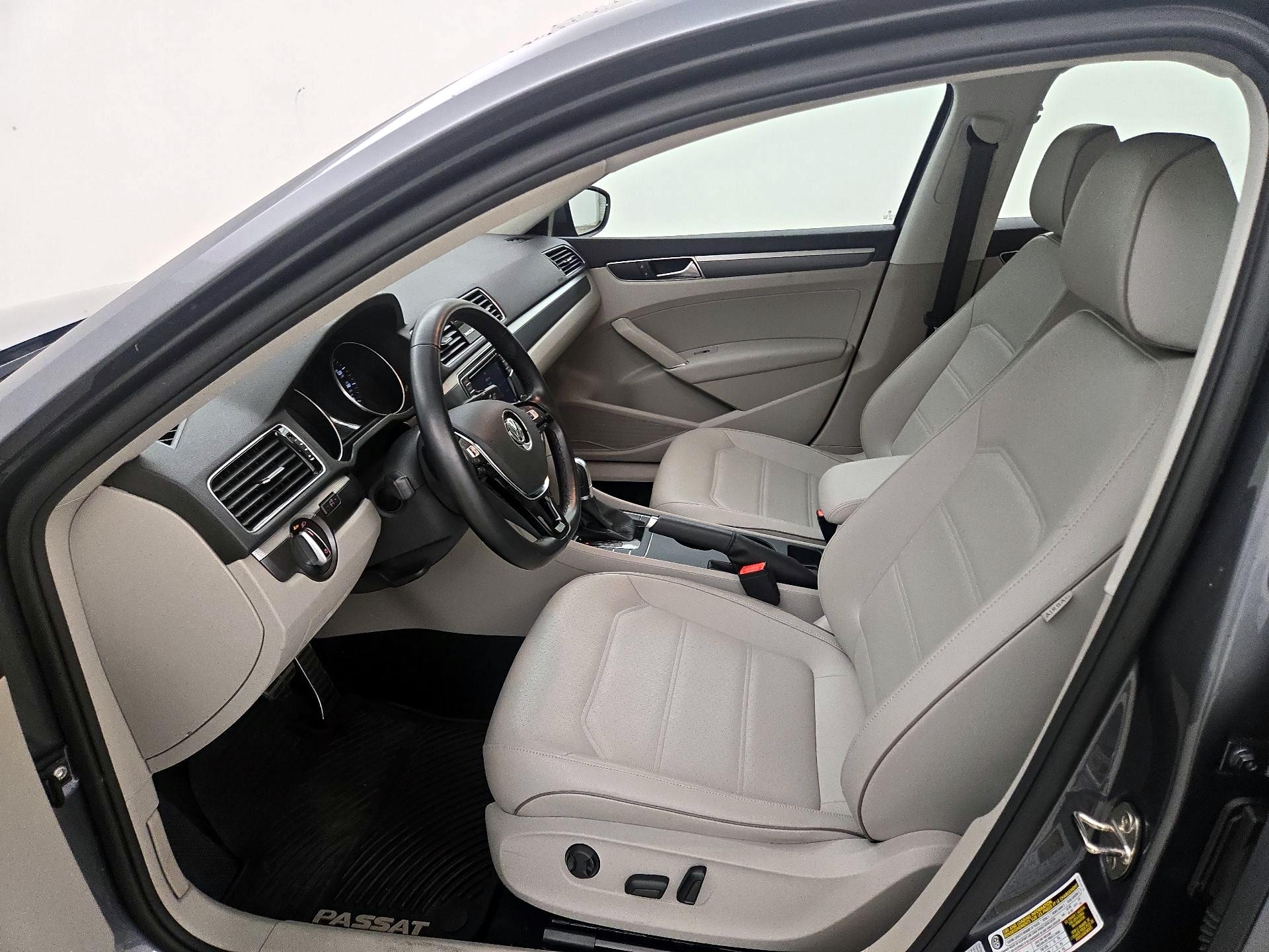 Thumbnail: 2018 Volkswagen Passat - 11