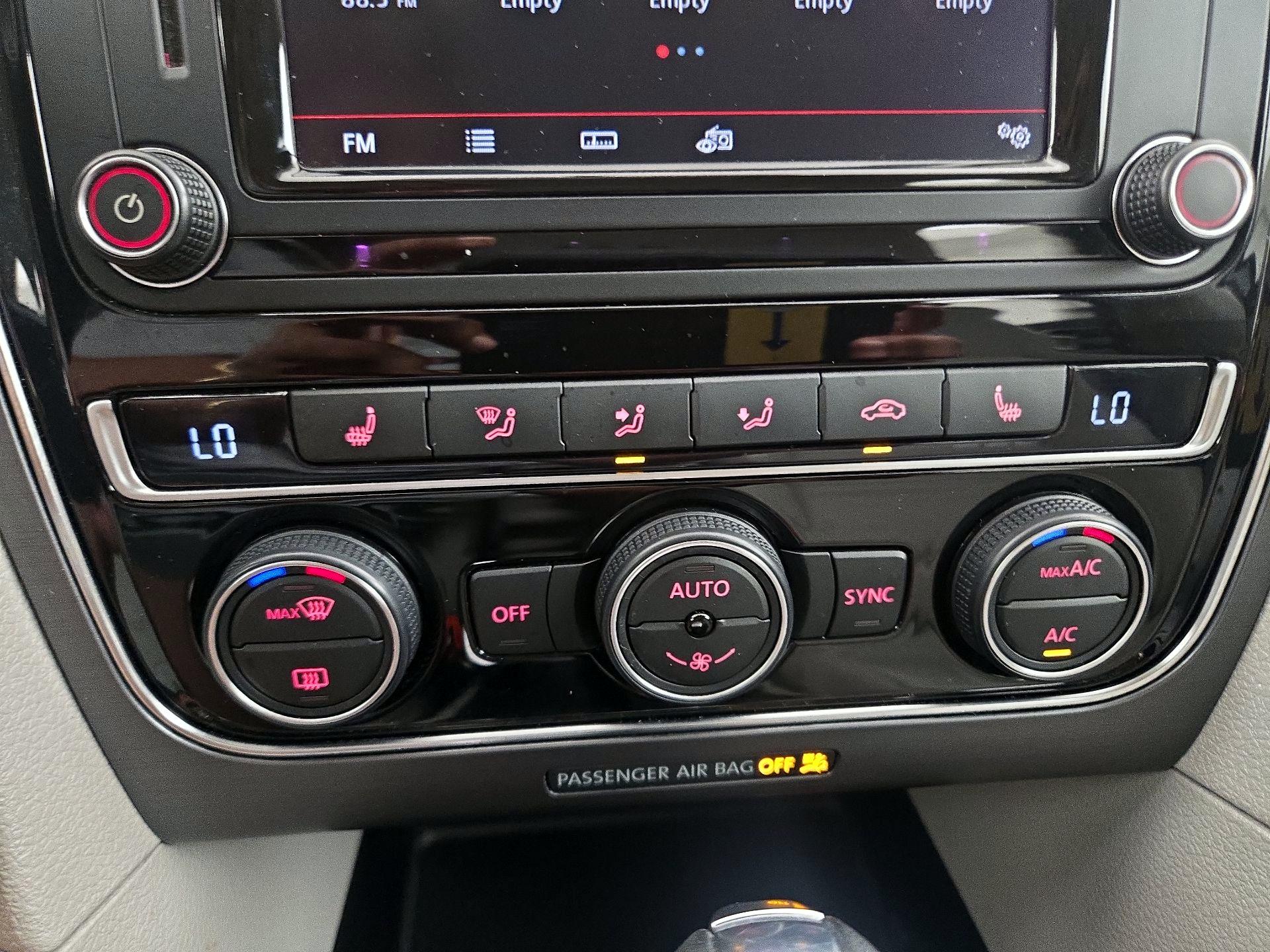 Thumbnail: 2018 Volkswagen Passat - 16