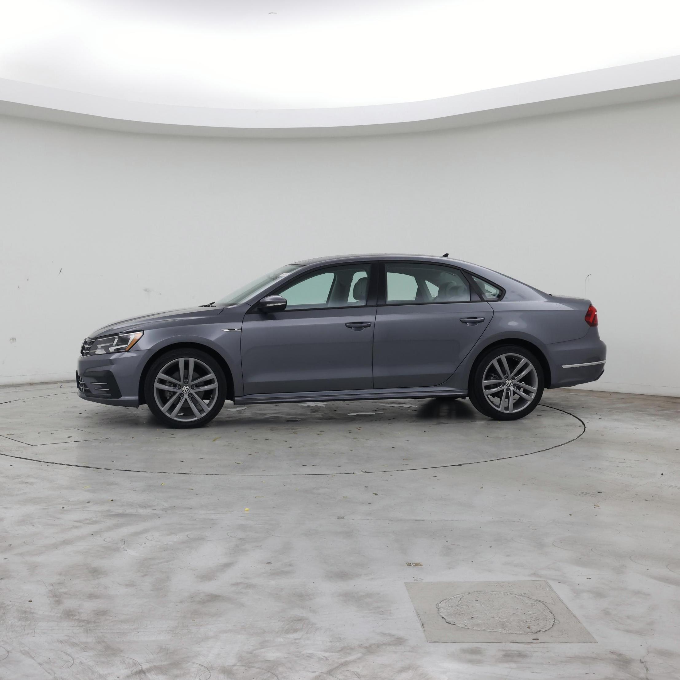 Thumbnail: 2018 Volkswagen Passat - 3