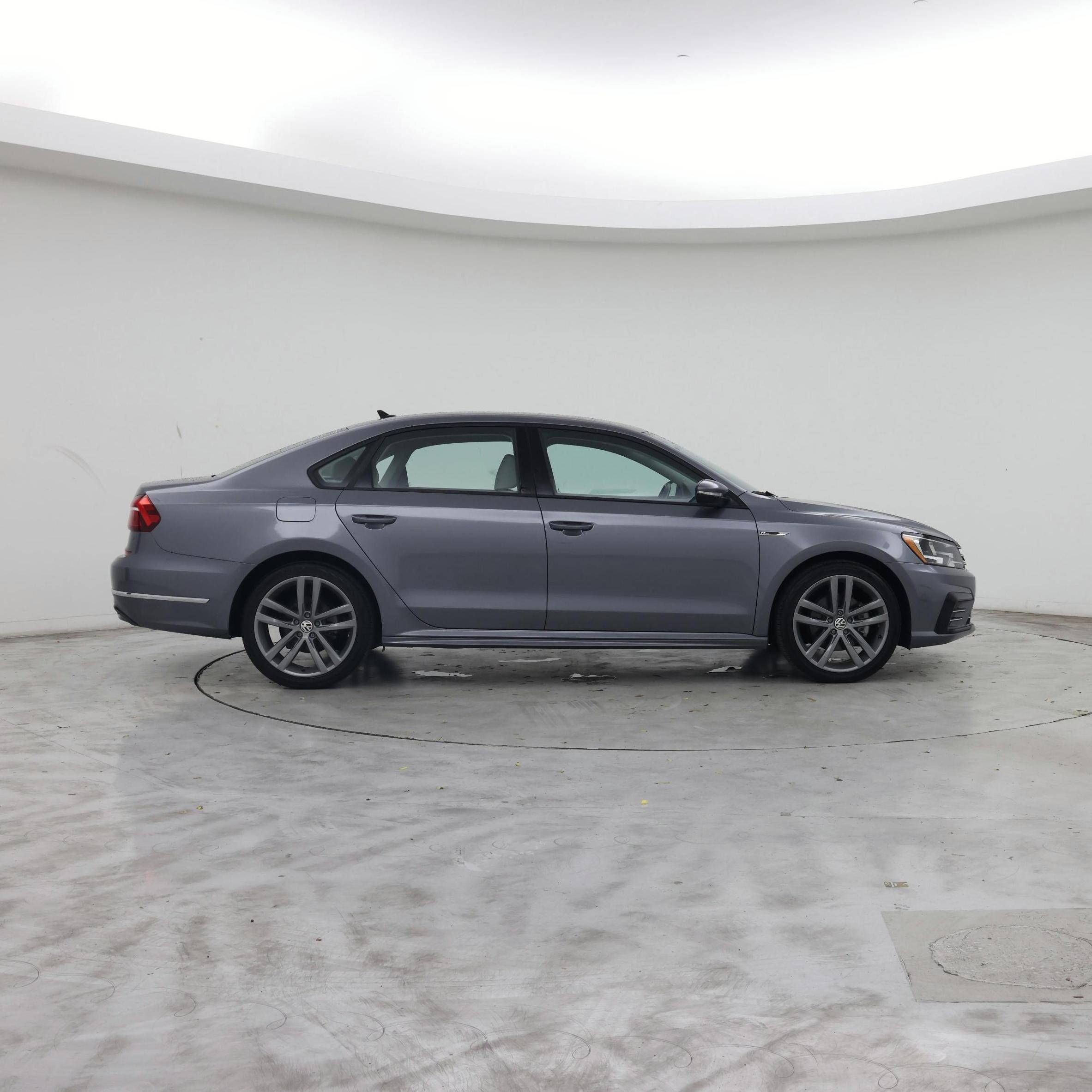 Thumbnail: 2018 Volkswagen Passat - 7