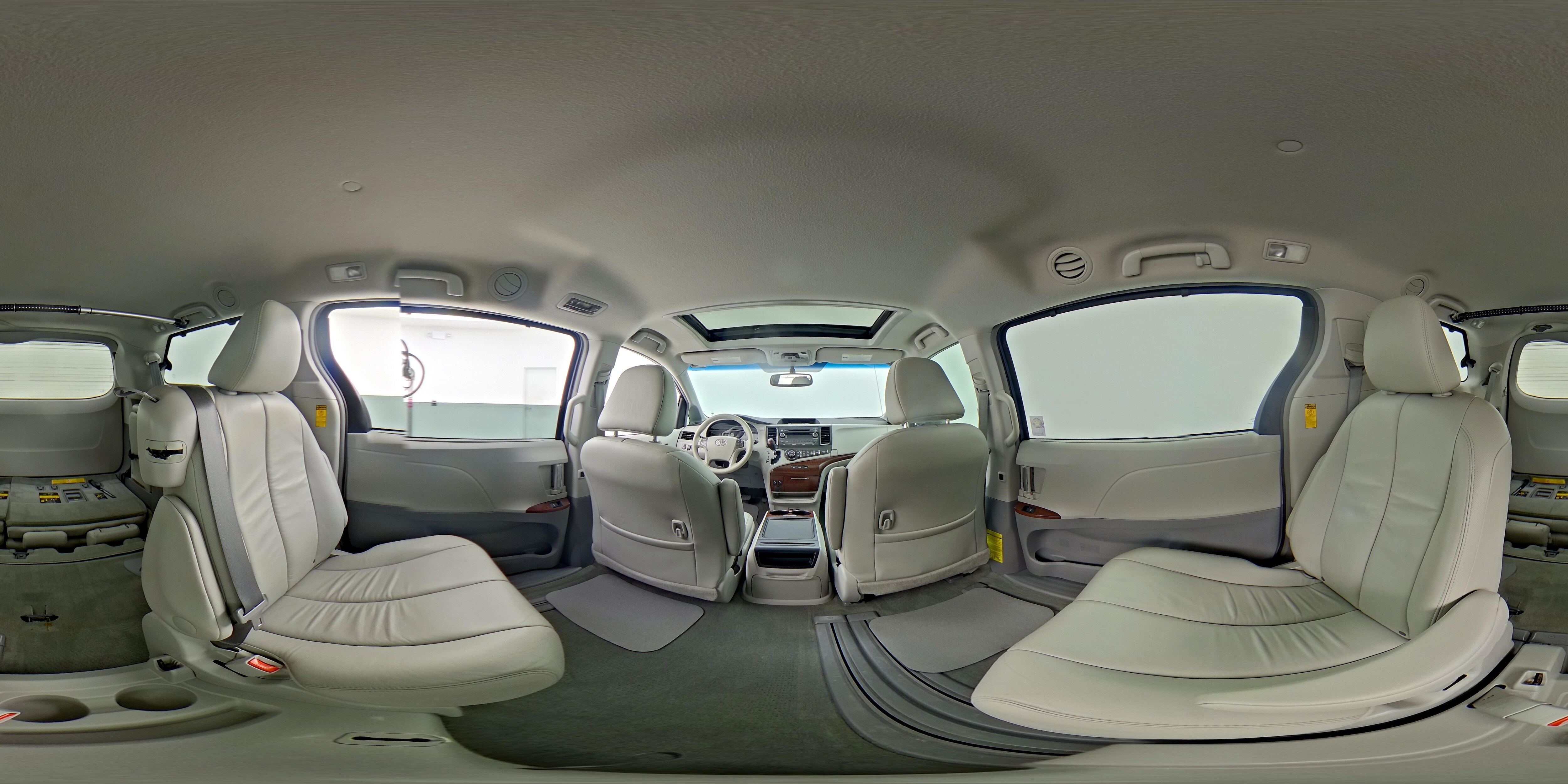 2014 Toyota Sienna XLE - Photo 28