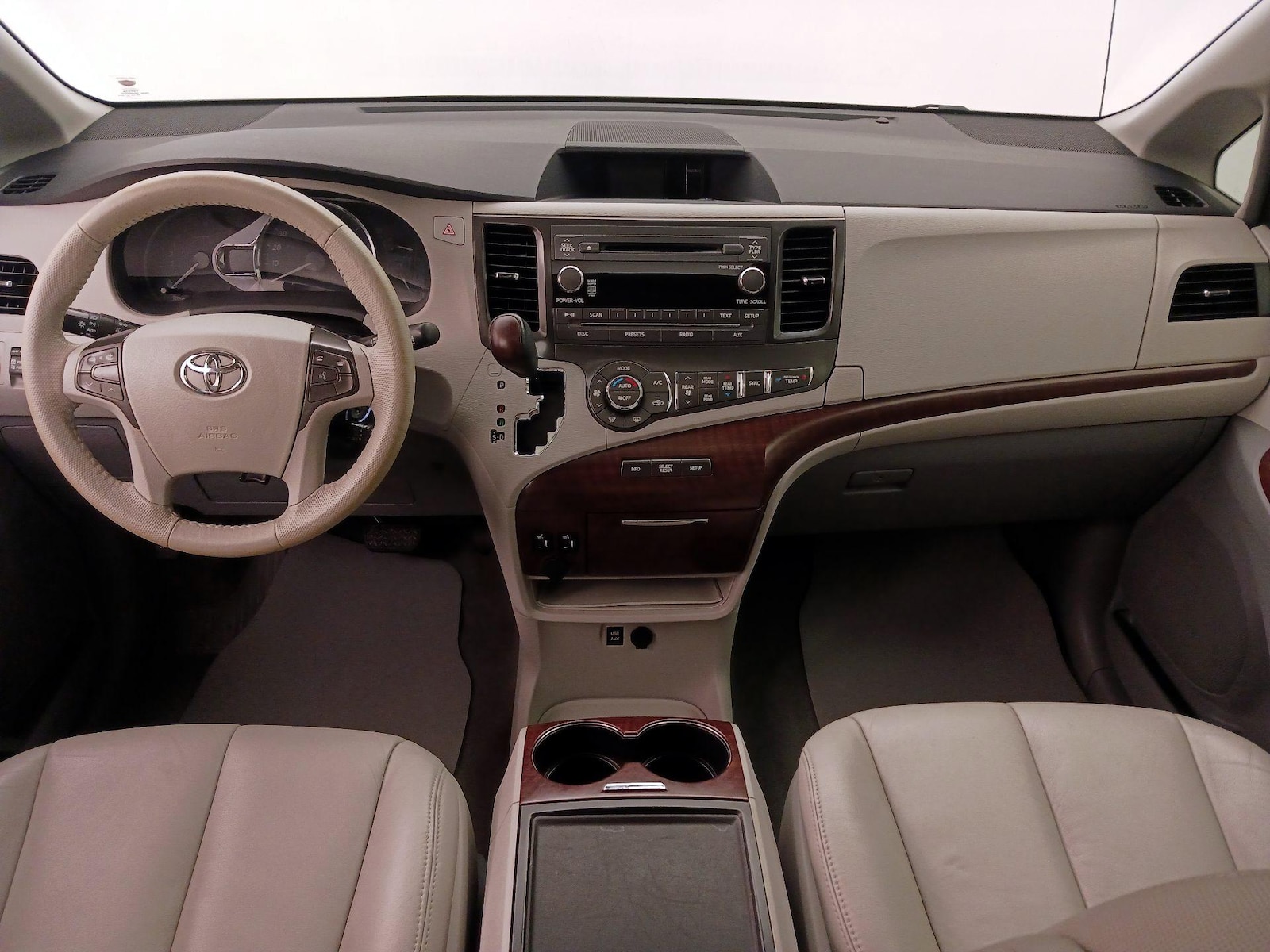 2014 Toyota Sienna XLE - Photo 10