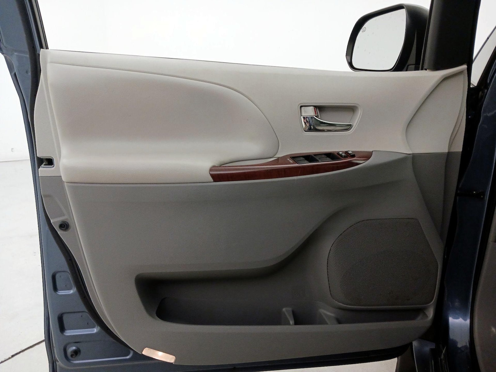 2014 Toyota Sienna XLE - Photo 13