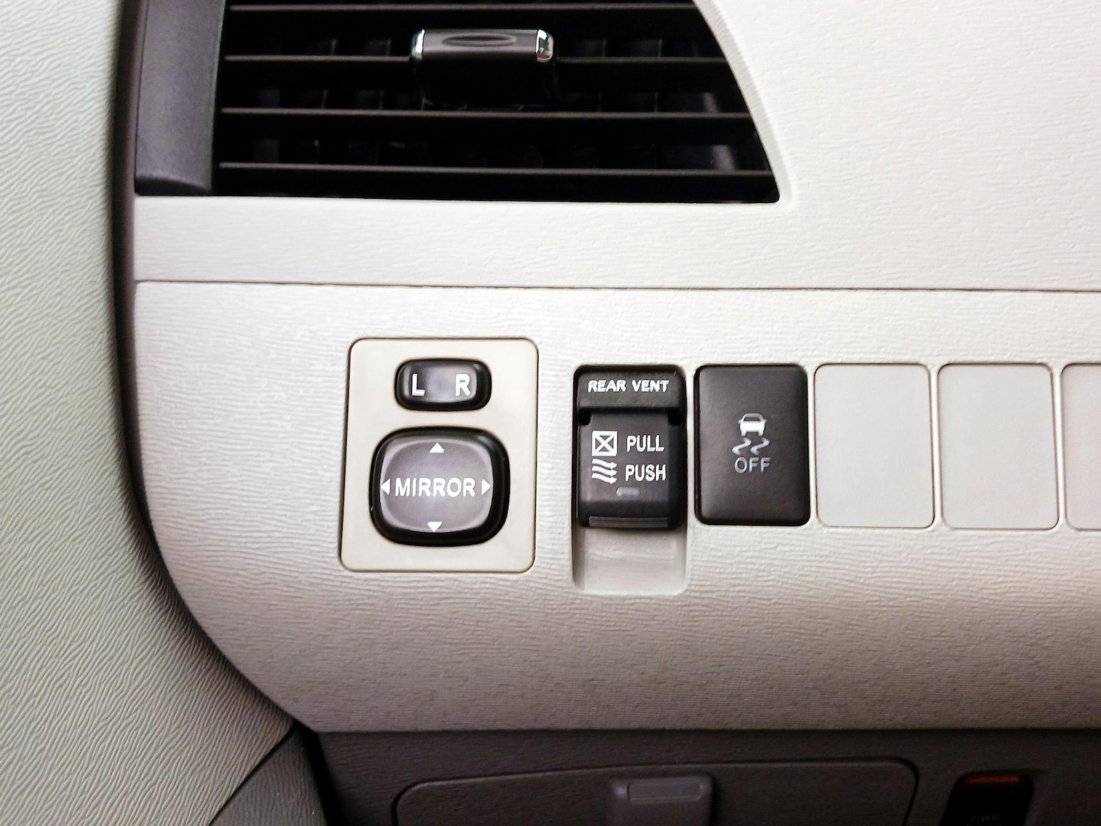 2014 Toyota Sienna XLE - Photo 14