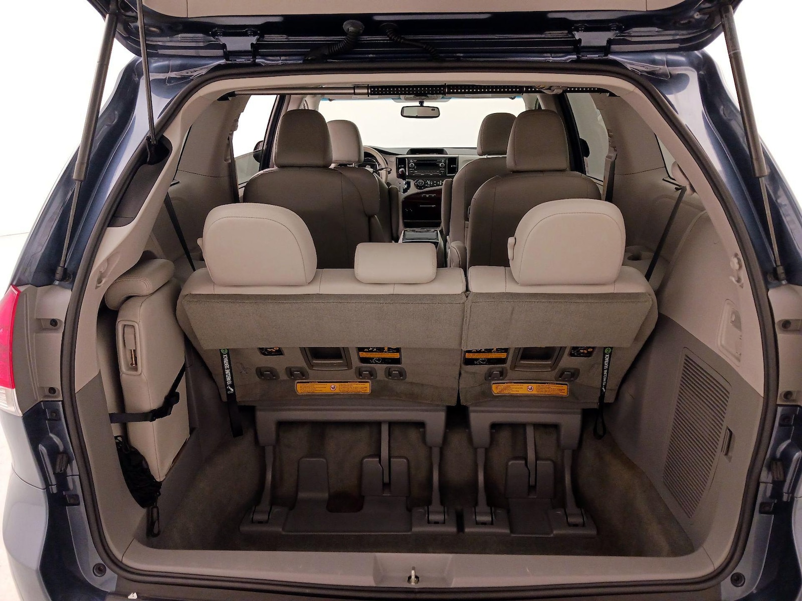 2014 Toyota Sienna XLE - Photo 23