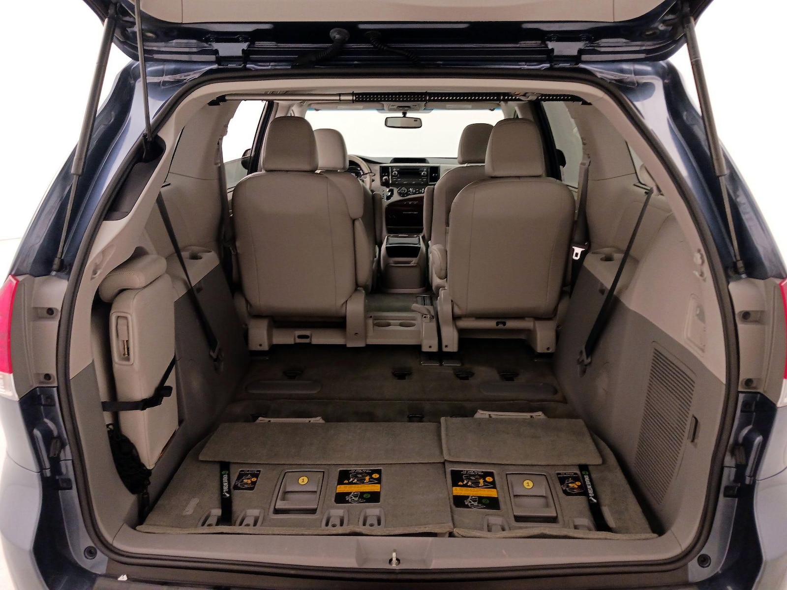 2014 Toyota Sienna XLE - Photo 24