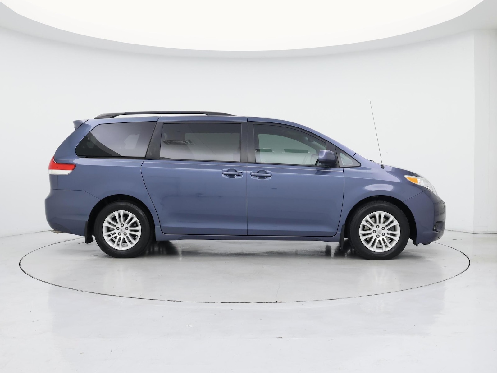 2014 Toyota Sienna XLE - Photo 8