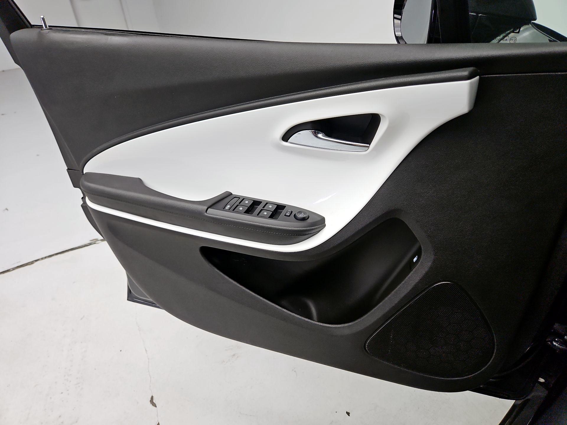 Thumbnail: 2015 Chevrolet Volt - 12