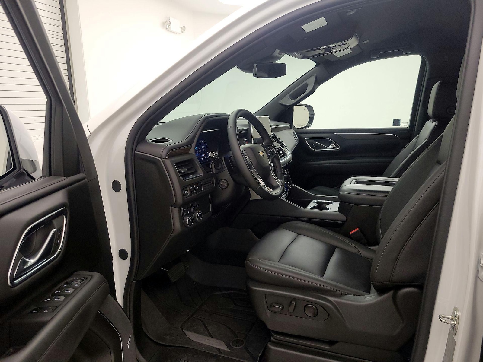 2023 Chevrolet Suburban LT - Photo 12