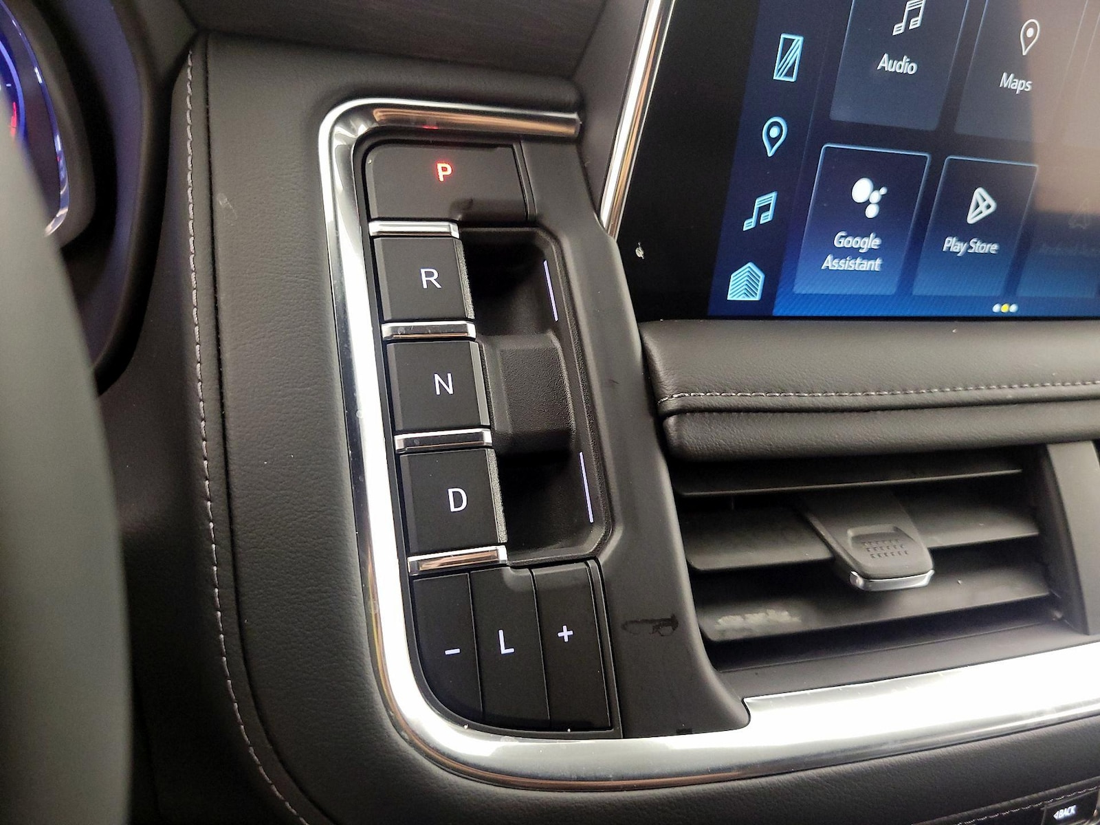 2023 Chevrolet Suburban LT - Photo 18