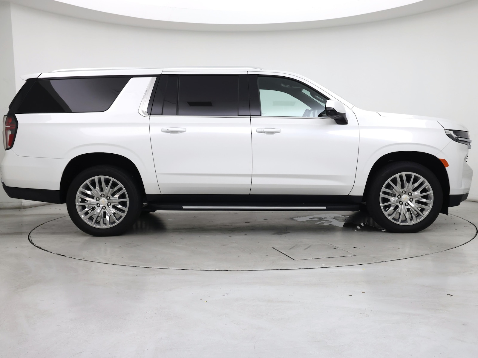 2023 Chevrolet Suburban LT - Photo 8