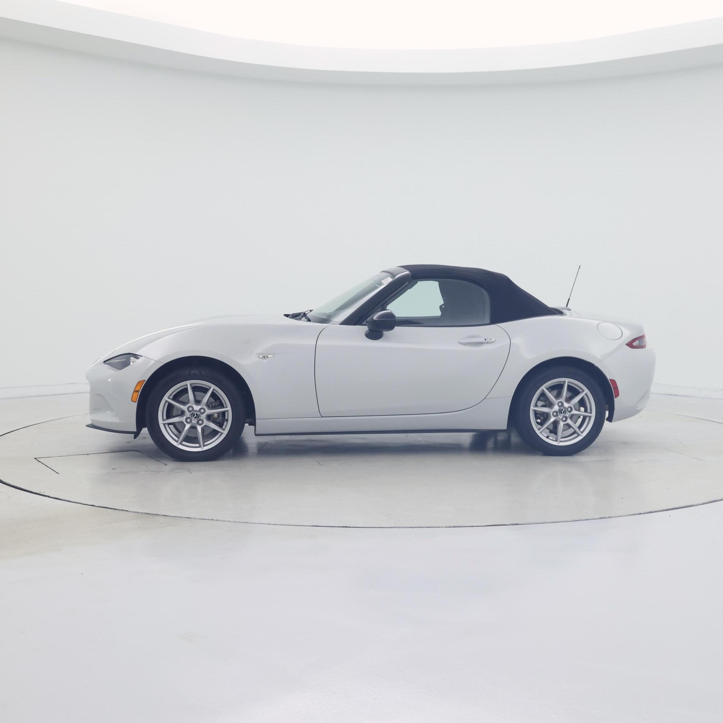 Thumbnail: 2016 Mazda MX-5 Miata - 3