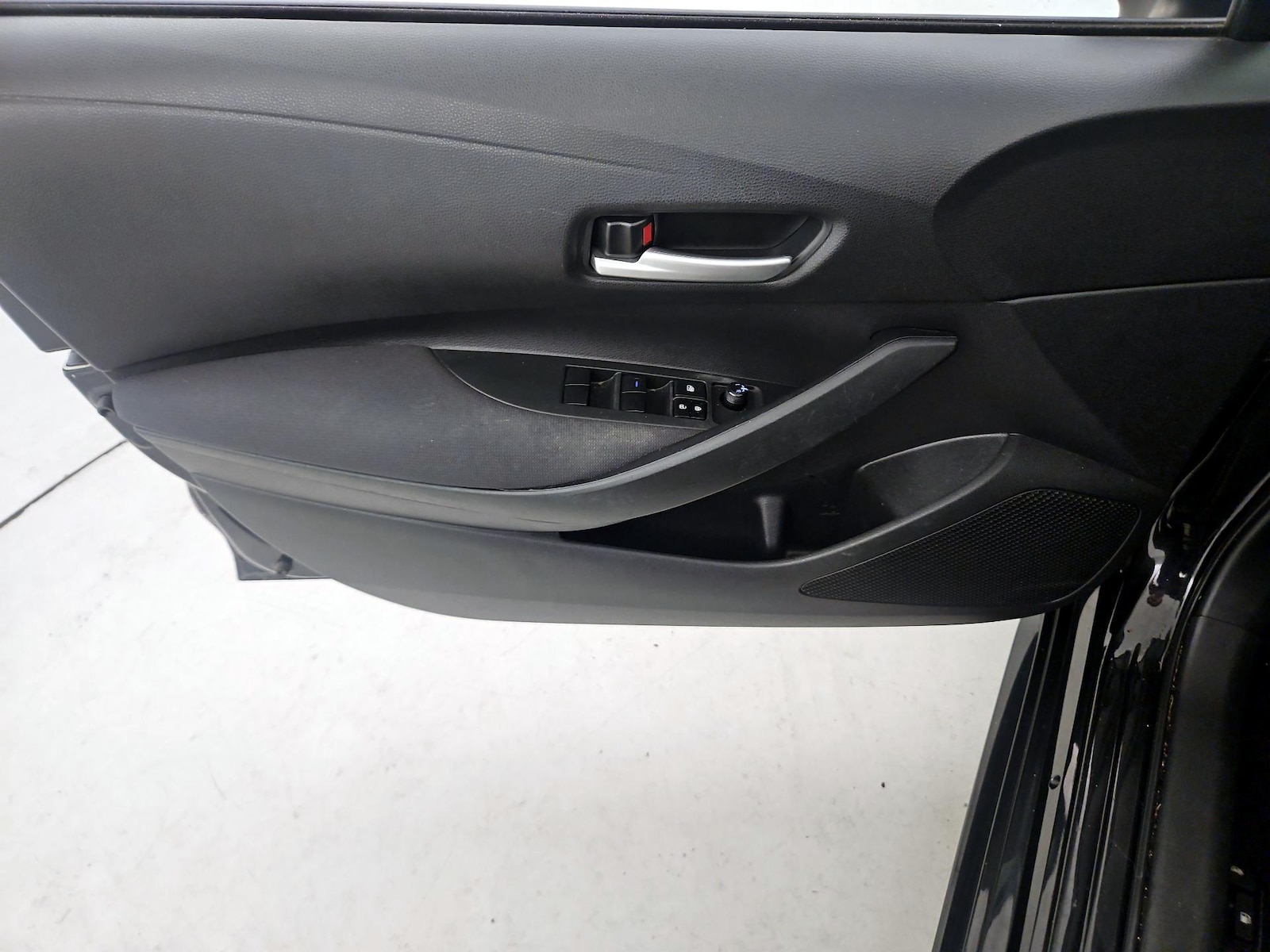 2020 Toyota Corolla LE - Photo 13