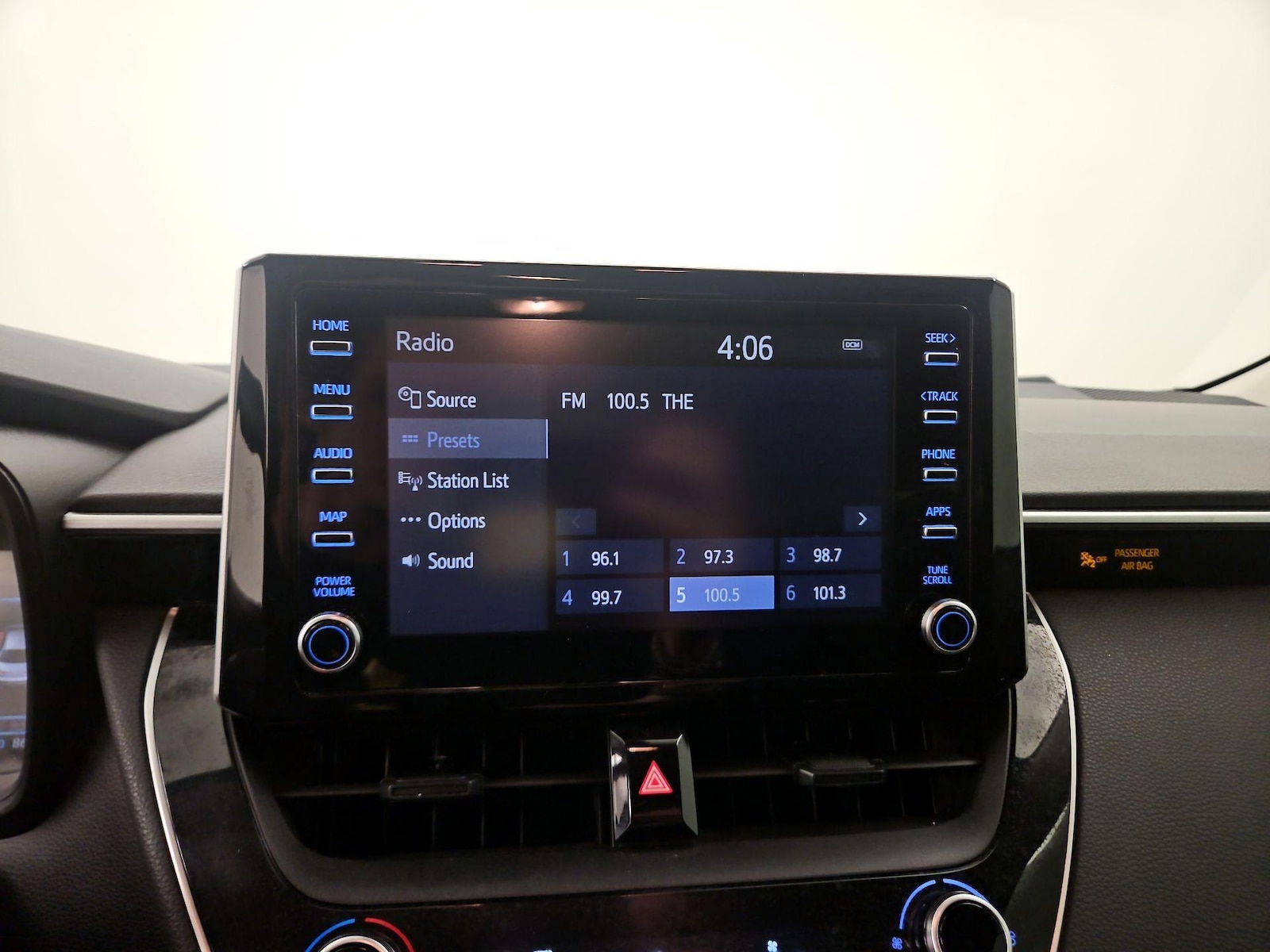2020 Toyota Corolla LE - Photo 16