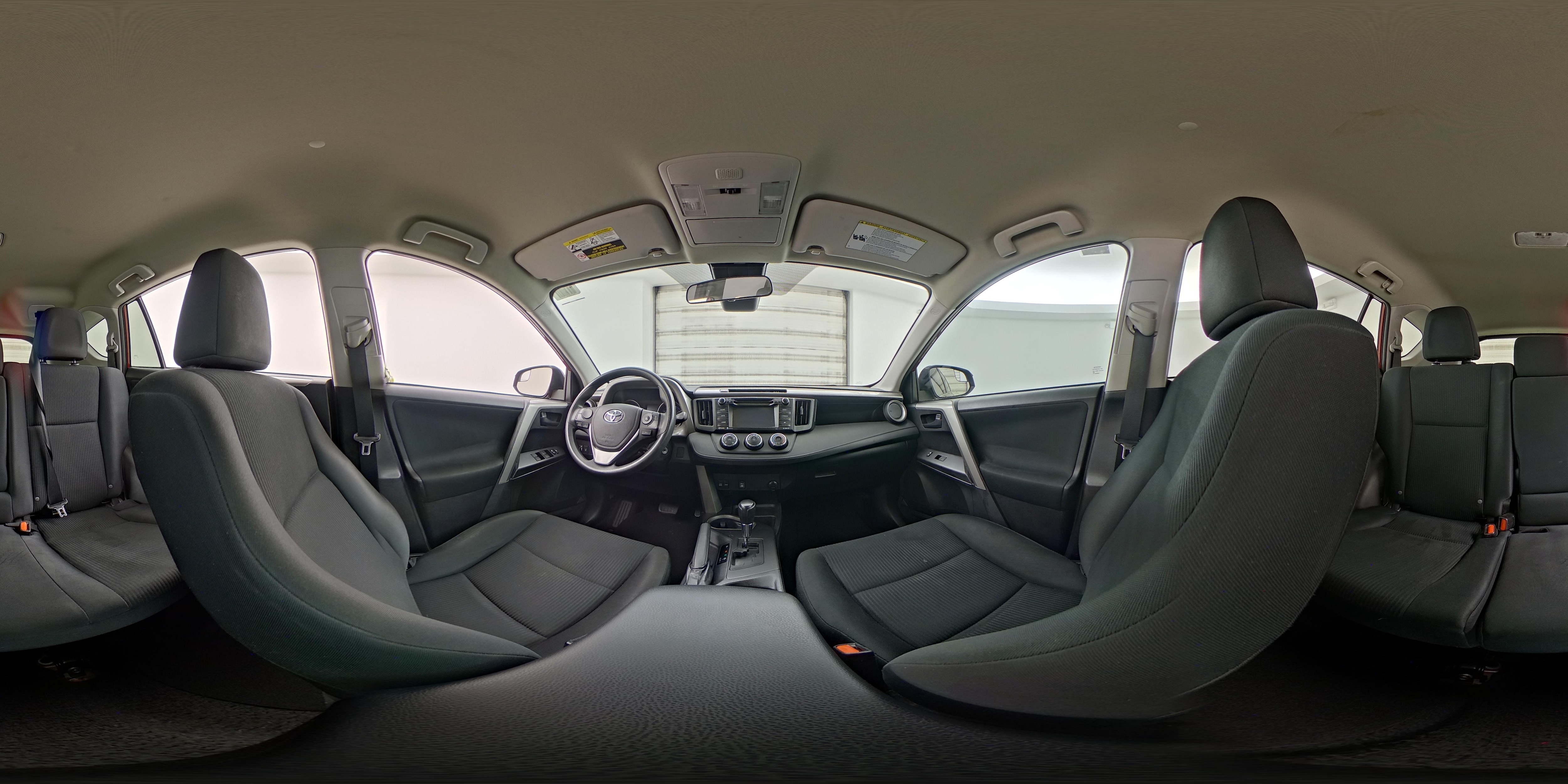2018 Toyota RAV4 LE - Photo 22