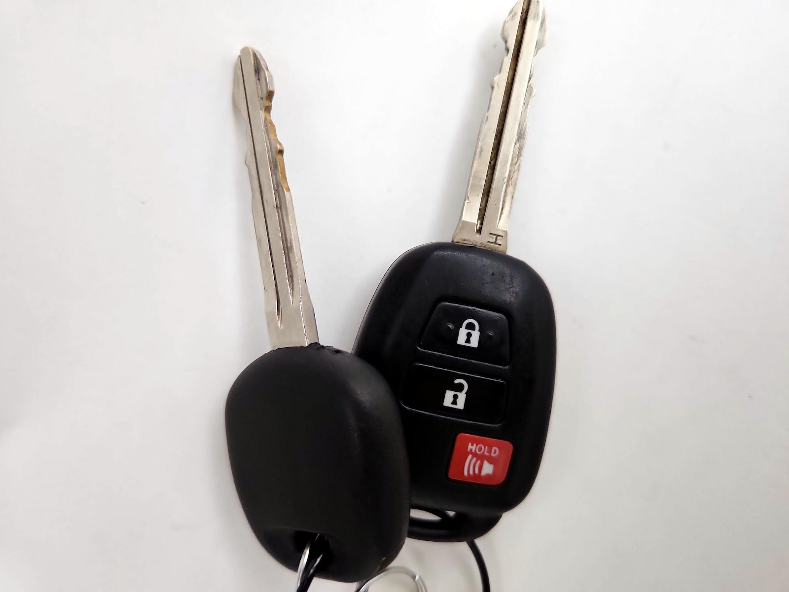 2018 Toyota RAV4 LE - Photo 21