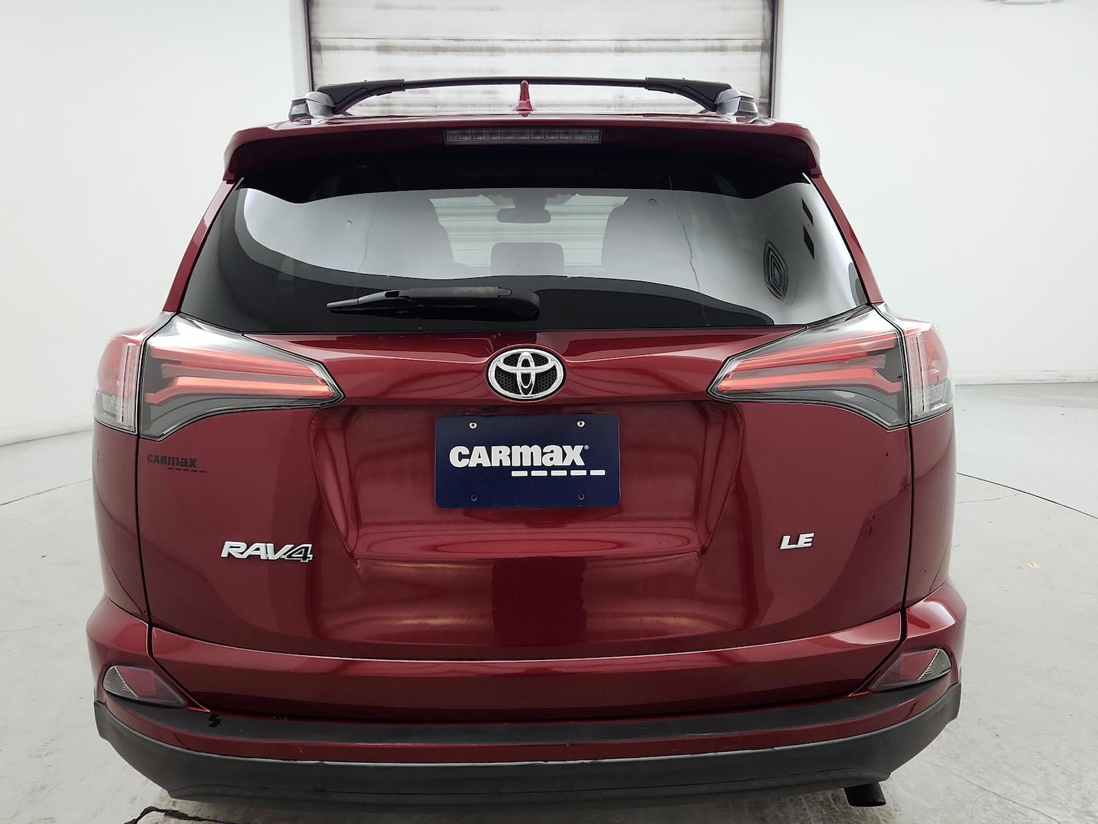 2018 Toyota RAV4 LE - Photo 6