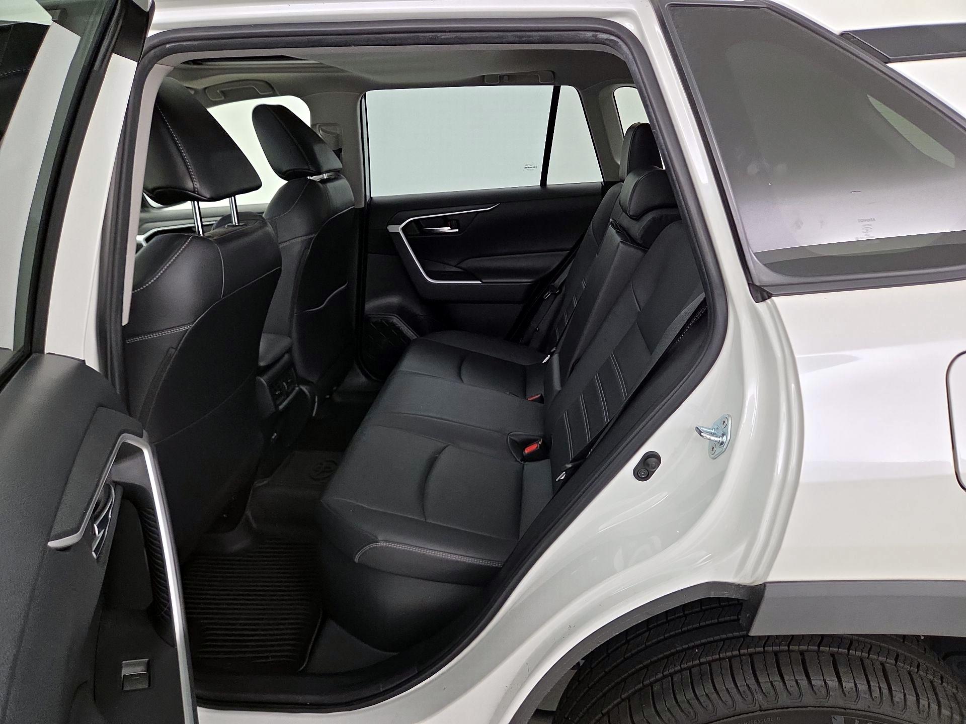 Thumbnail: 2022 Toyota RAV4 - 20