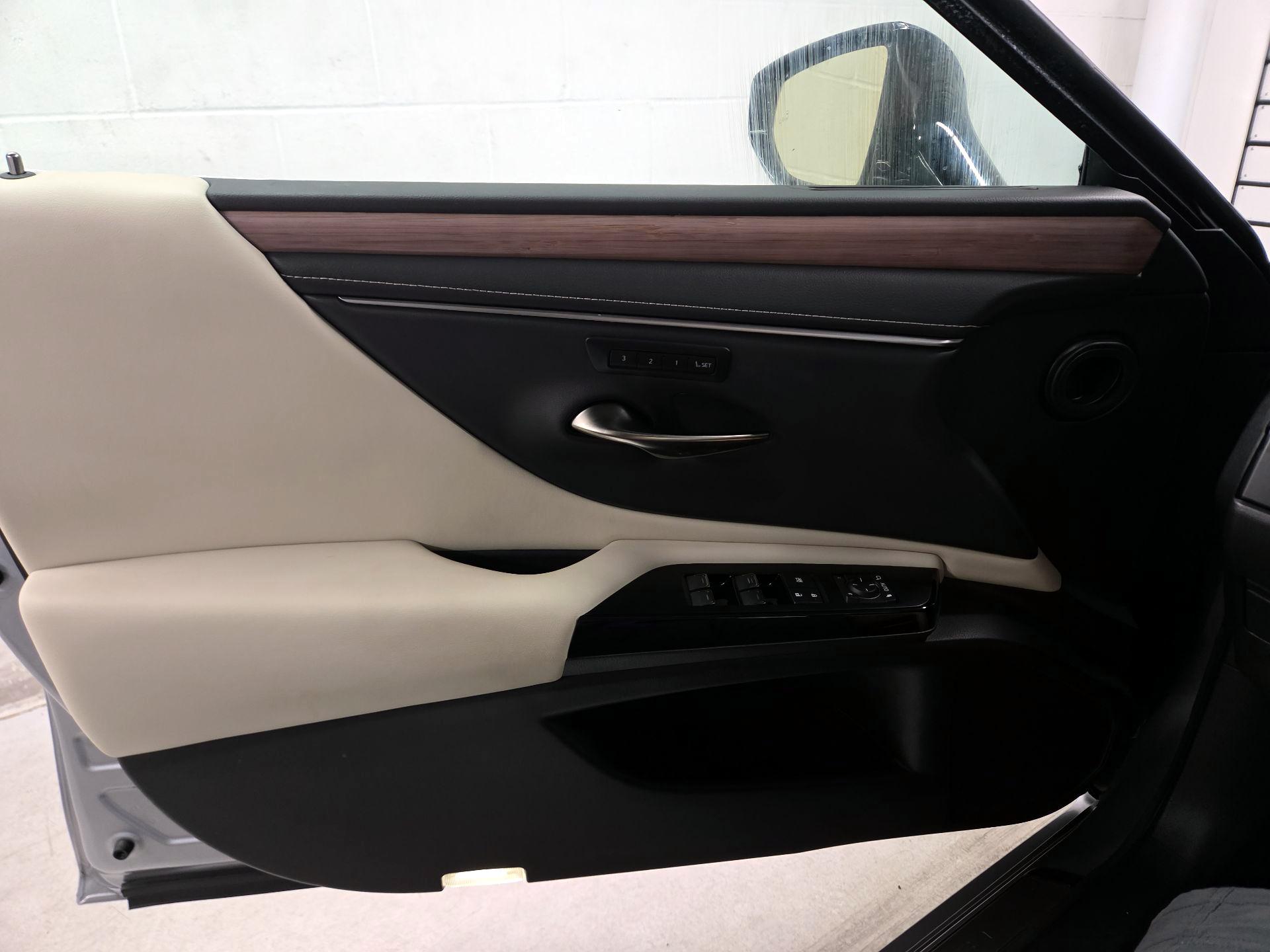 Thumbnail: 2025 Lexus ES - 10