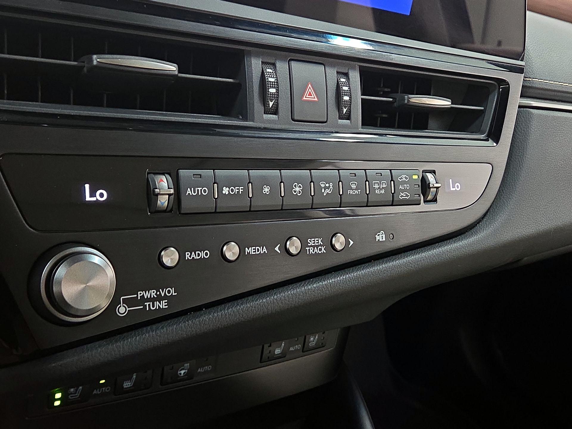 Thumbnail: 2025 Lexus ES - 13