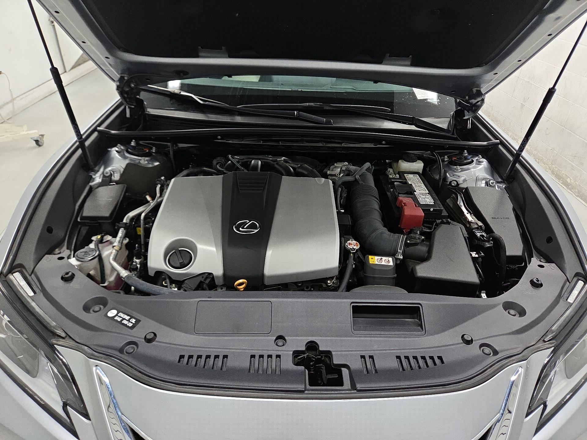 Thumbnail: 2025 Lexus ES - 17