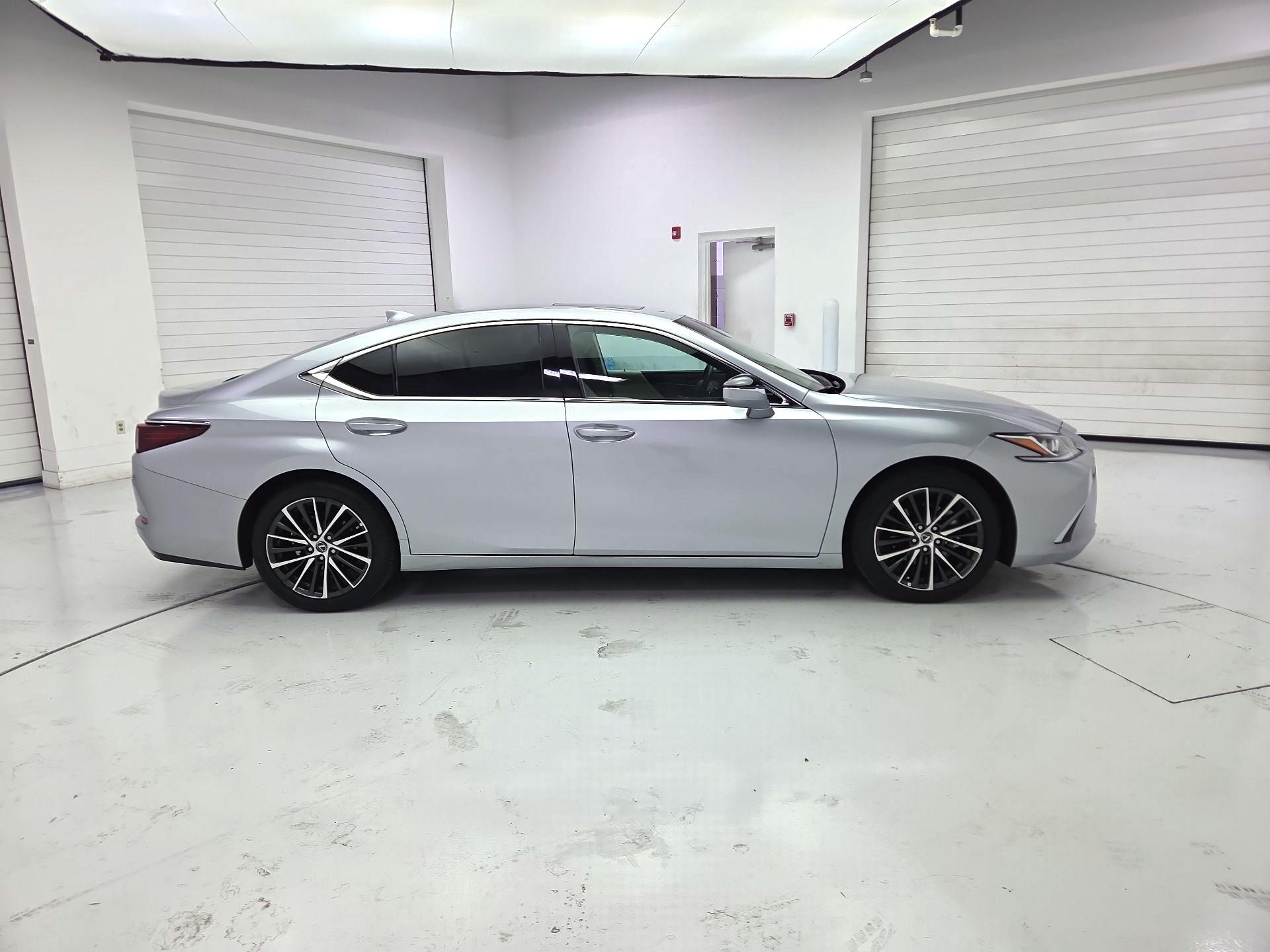 Thumbnail: 2025 Lexus ES - 4