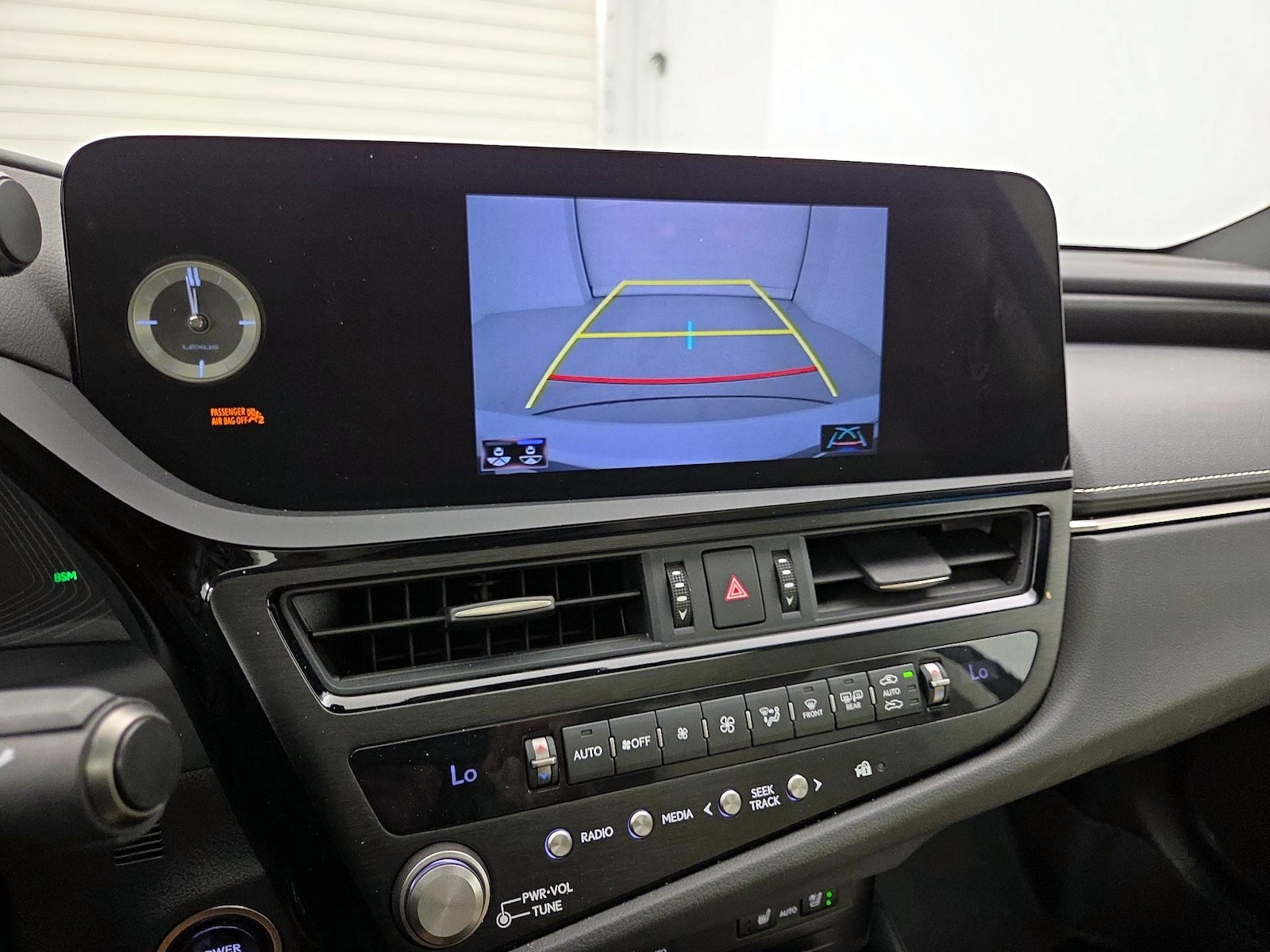 2022 Lexus ES Hybrid 300h - Photo 16