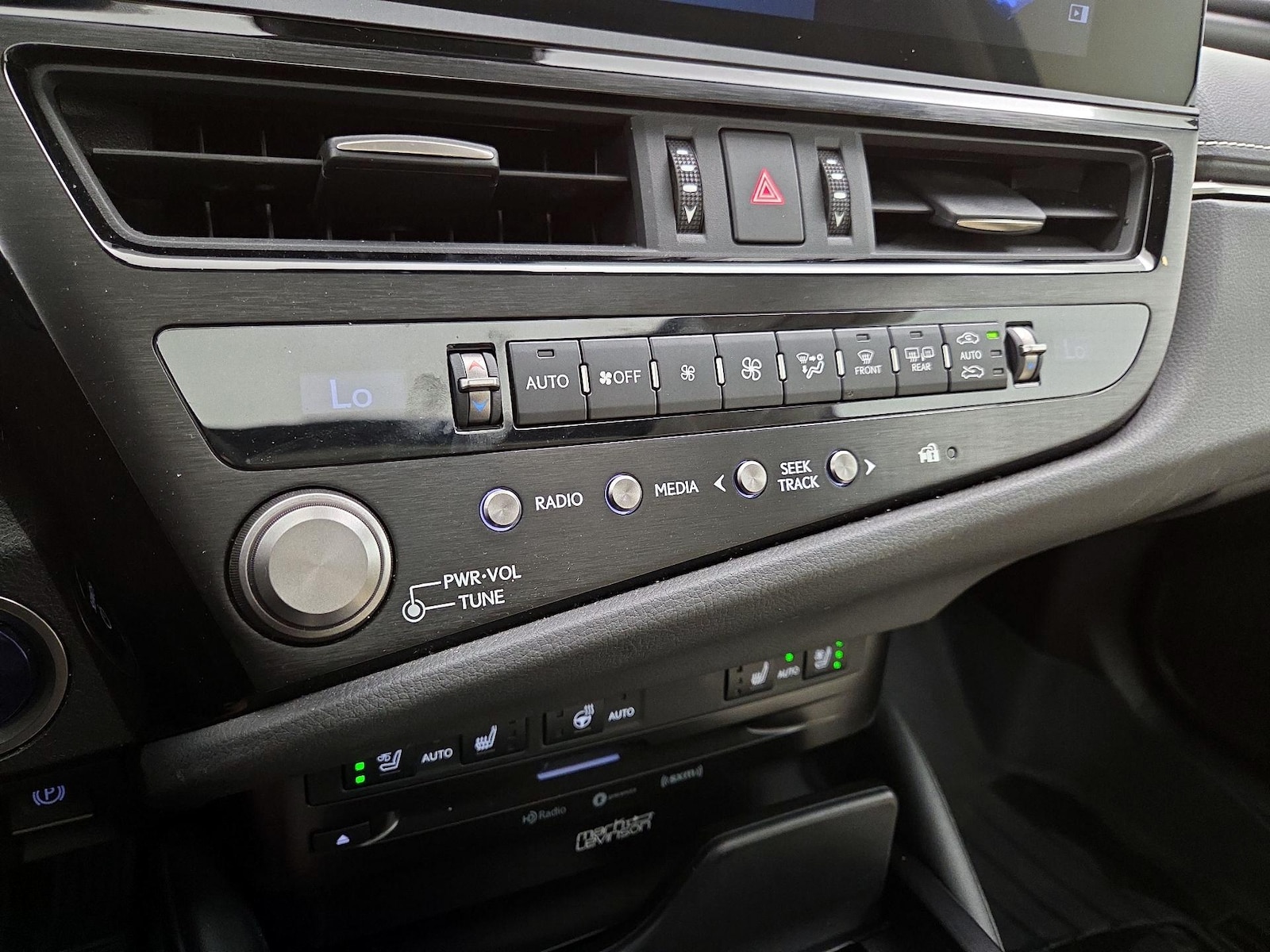 2022 Lexus ES Hybrid 300h - Photo 18