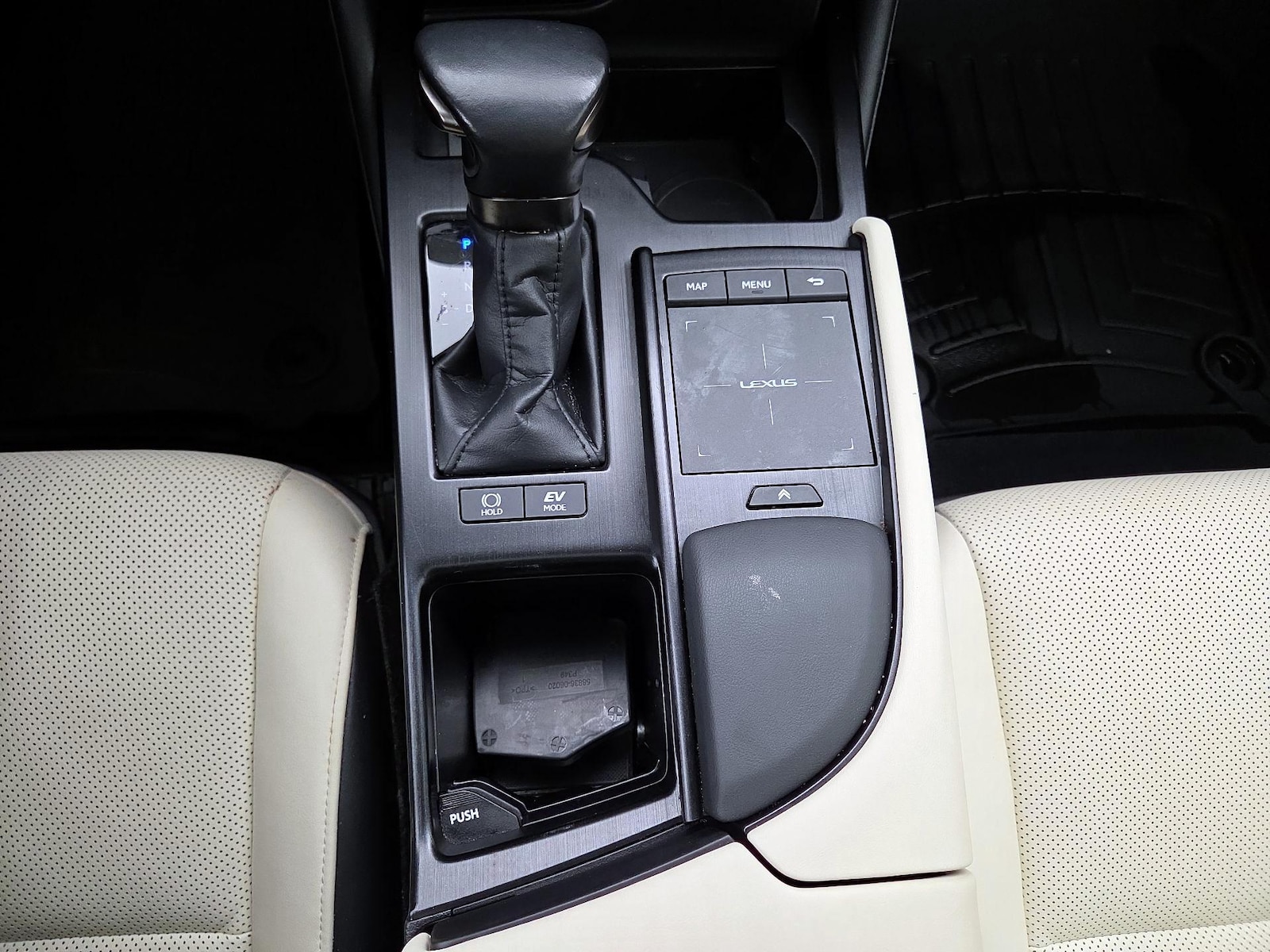 2022 Lexus ES Hybrid 300h - Photo 19