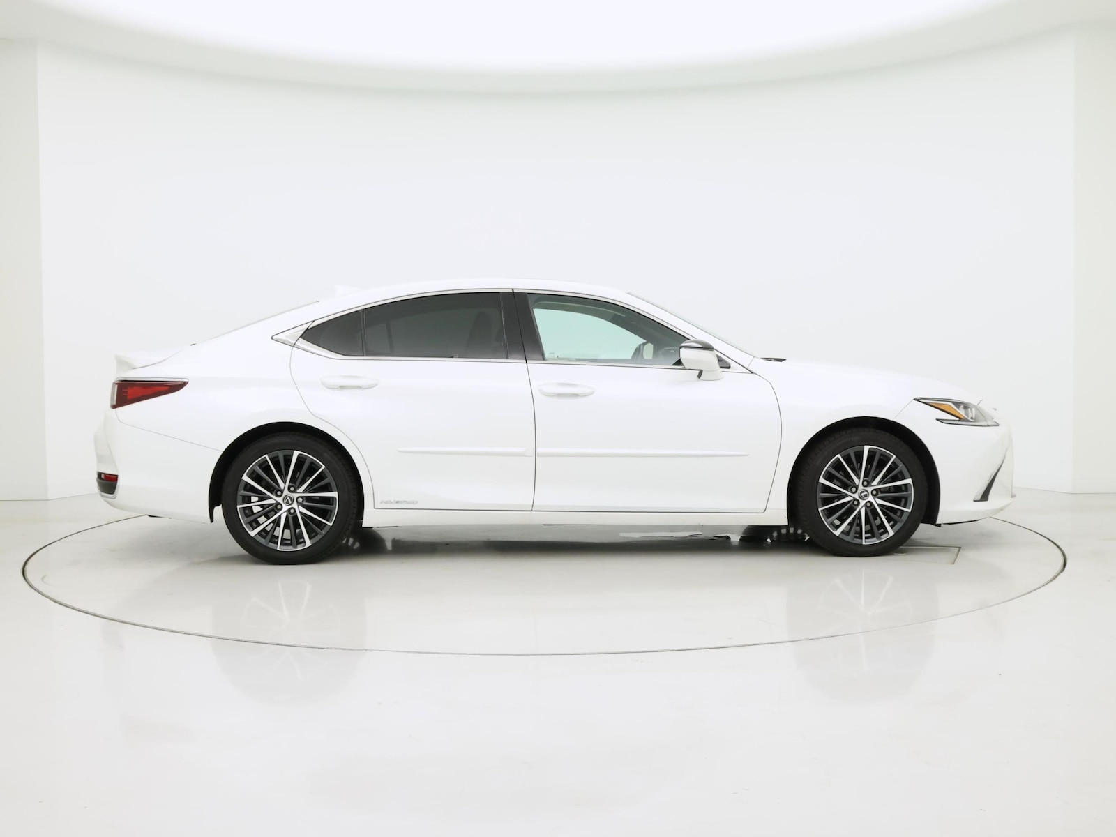 2022 Lexus ES Hybrid 300h - Photo 8