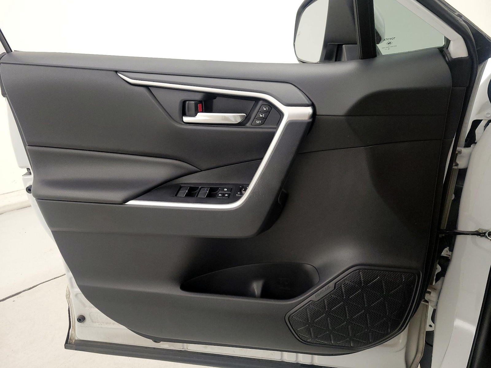 2019 Toyota RAV4 XLE Premium - Photo 13