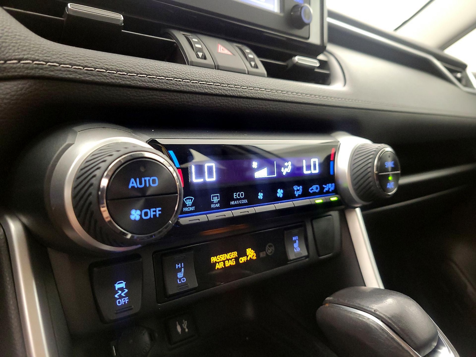 2019 Toyota RAV4 XLE Premium - Photo 17
