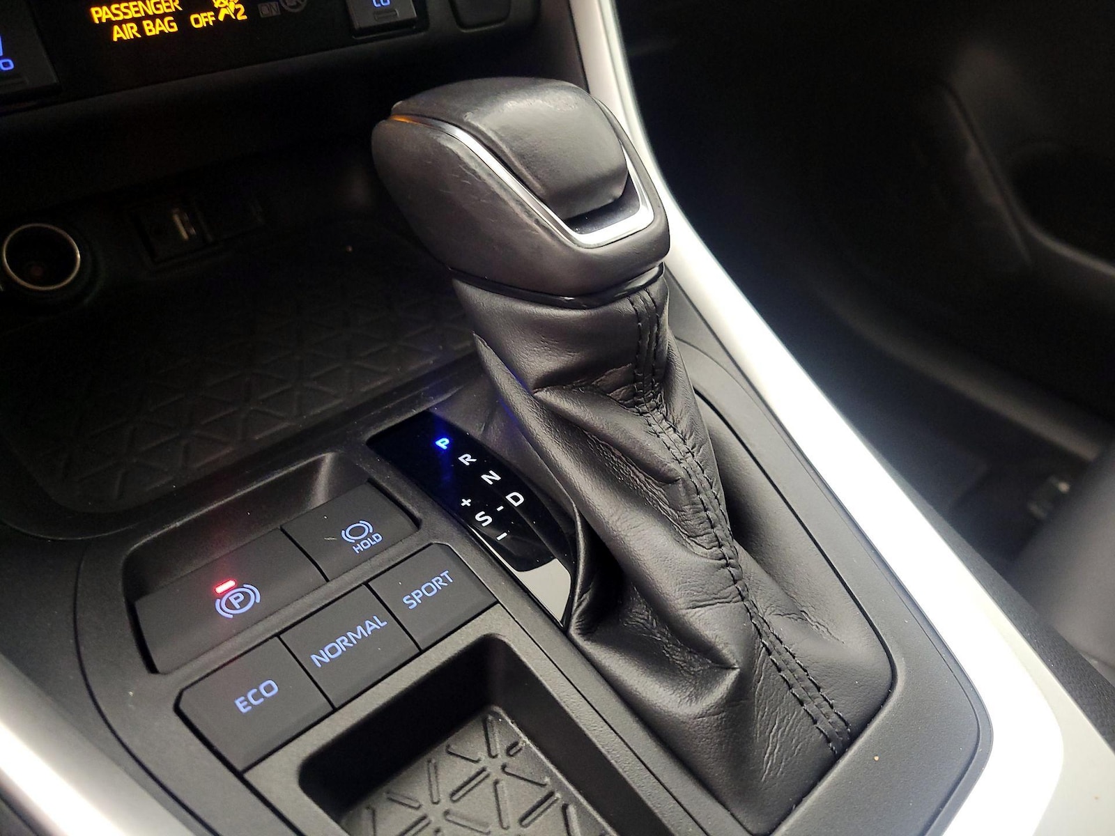 2019 Toyota RAV4 XLE Premium - Photo 18