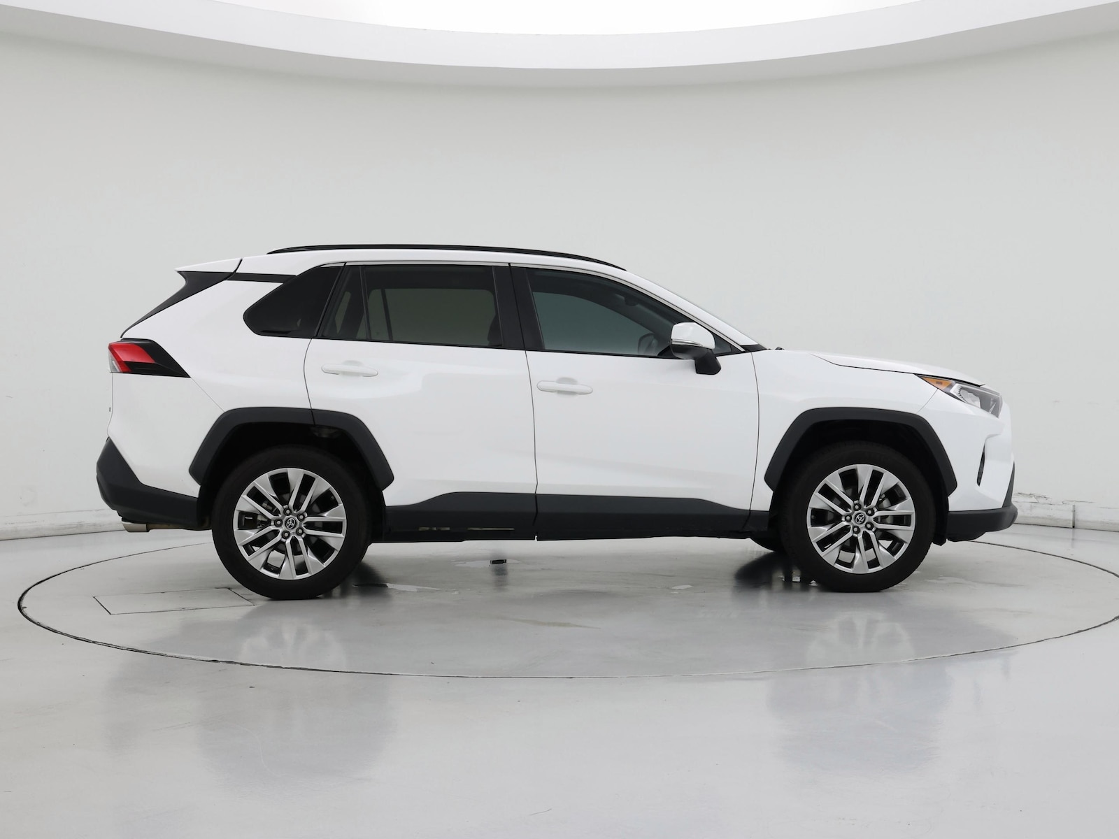 2019 Toyota RAV4 XLE Premium - Photo 8