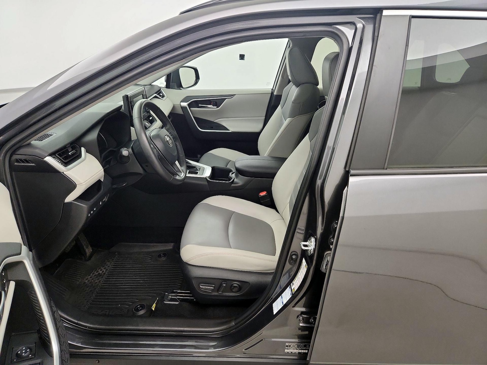2022 Toyota RAV4 XLE Premium - Photo 10