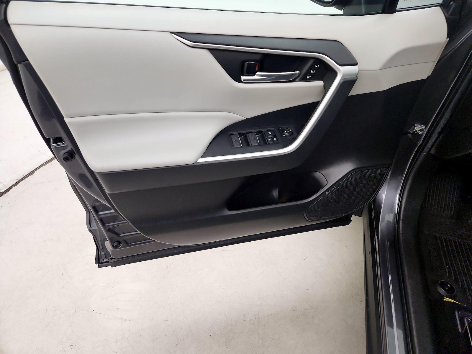 2022 Toyota RAV4 XLE Premium - Photo 11