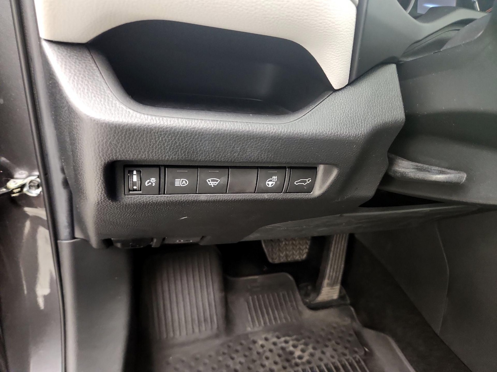 2022 Toyota RAV4 XLE Premium - Photo 12