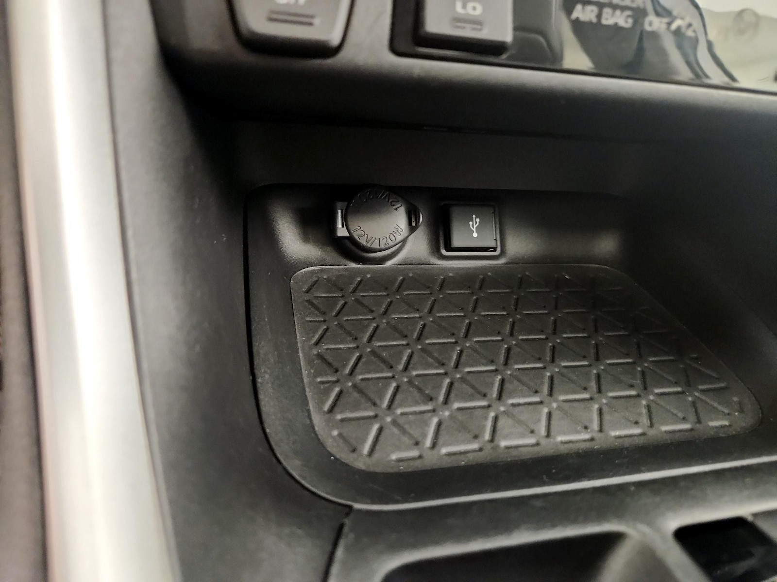 2022 Toyota RAV4 XLE Premium - Photo 17
