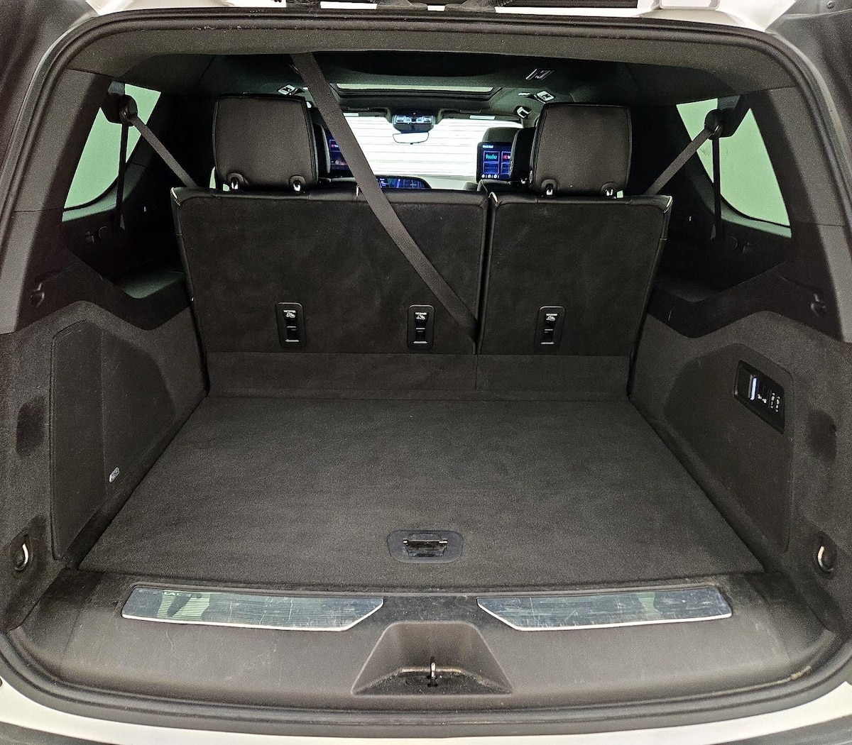 Trunk/Cargo (Seats Up)