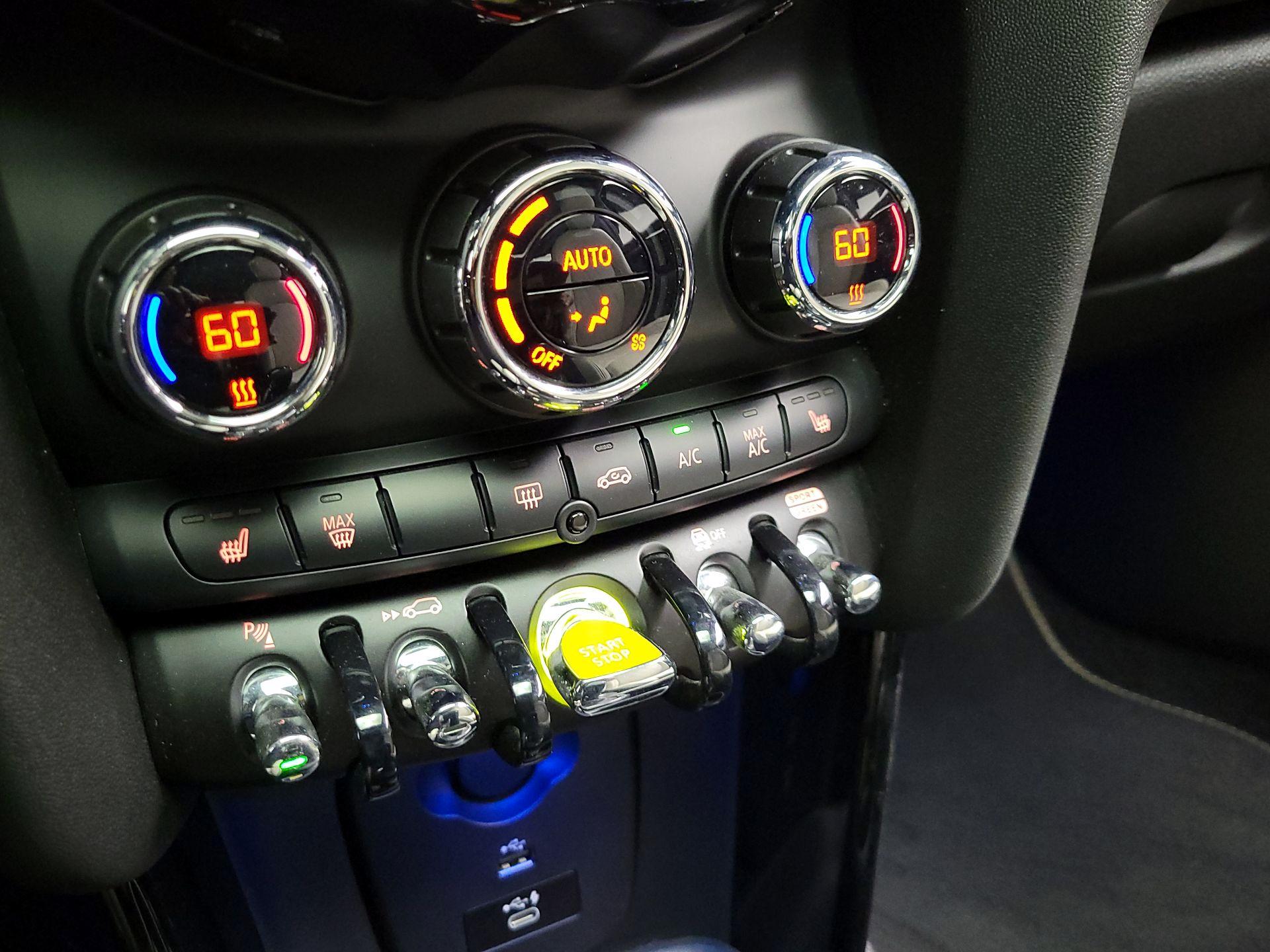 Thumbnail: 2021 MINI Cooper Hardtop - 17