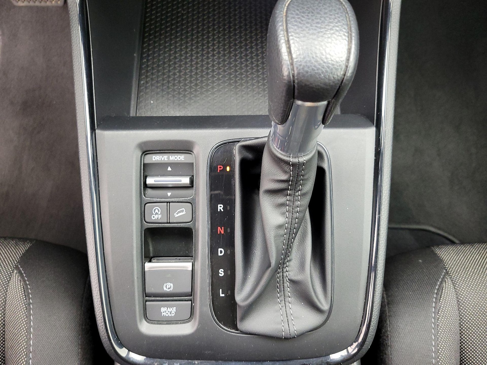 2025 Honda CR-V LX - Photo 18