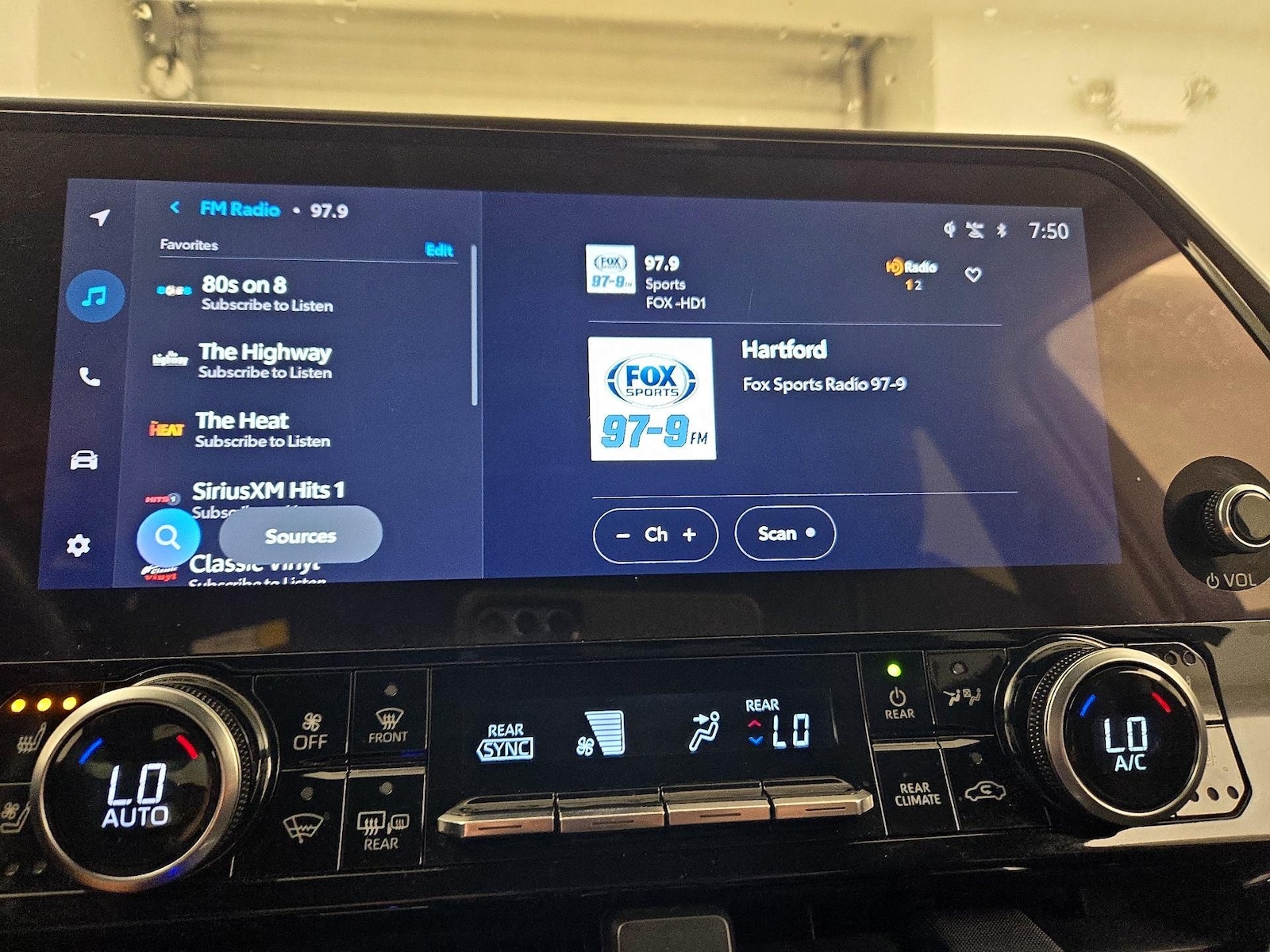 2023 Toyota Highlander Limited - Photo 17