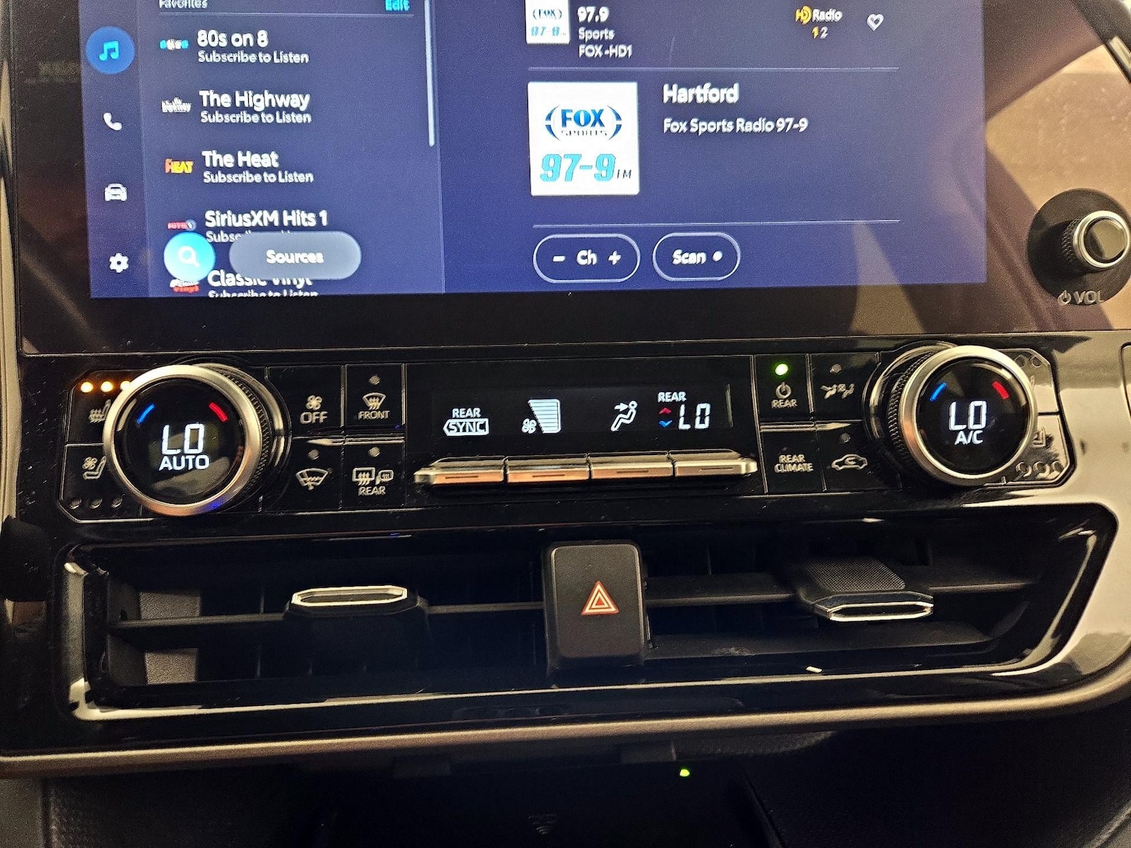 2023 Toyota Highlander Limited - Photo 18