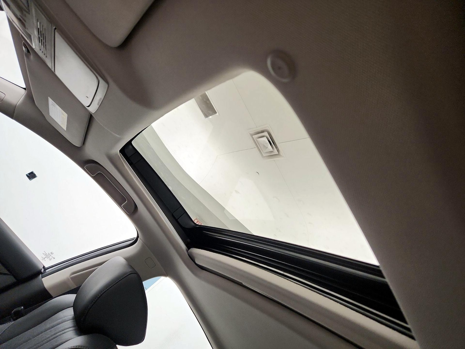 Sunroof(s) & Overhead Airbags