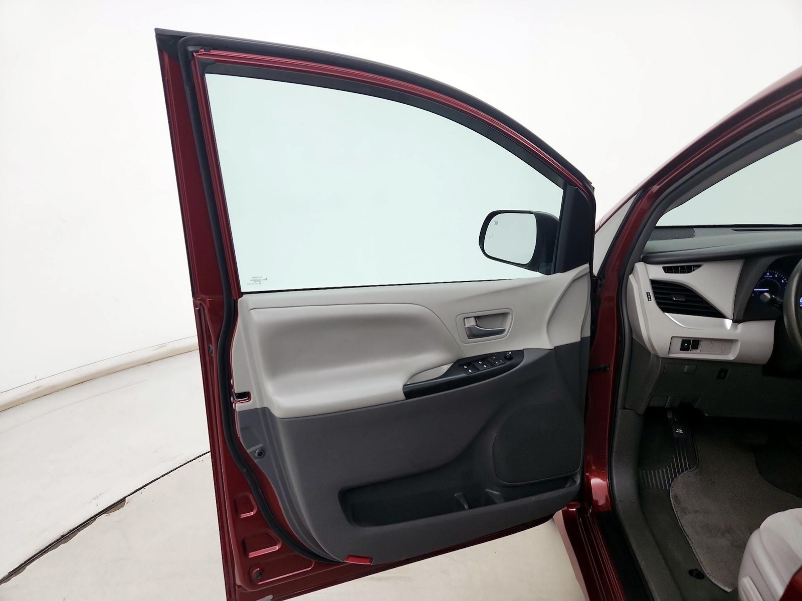 2019 Toyota Sienna LE - Photo 11