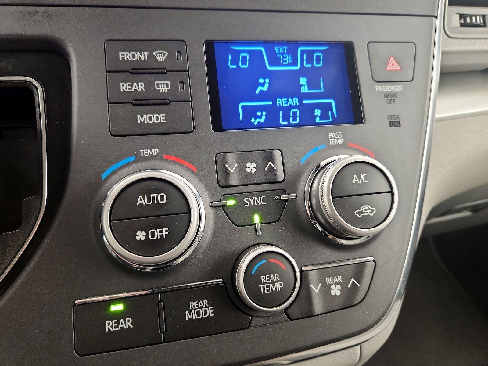 2019 Toyota Sienna LE - Photo 15