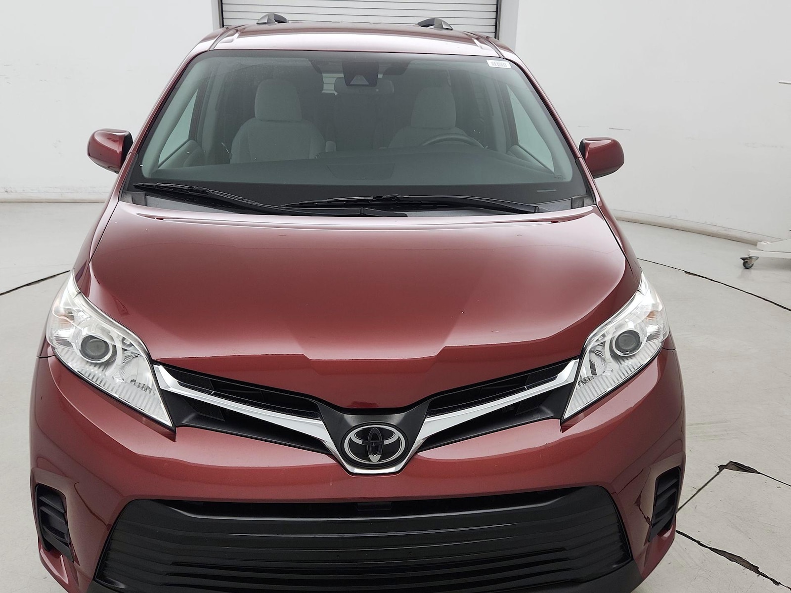 2019 Toyota Sienna LE - Photo 2