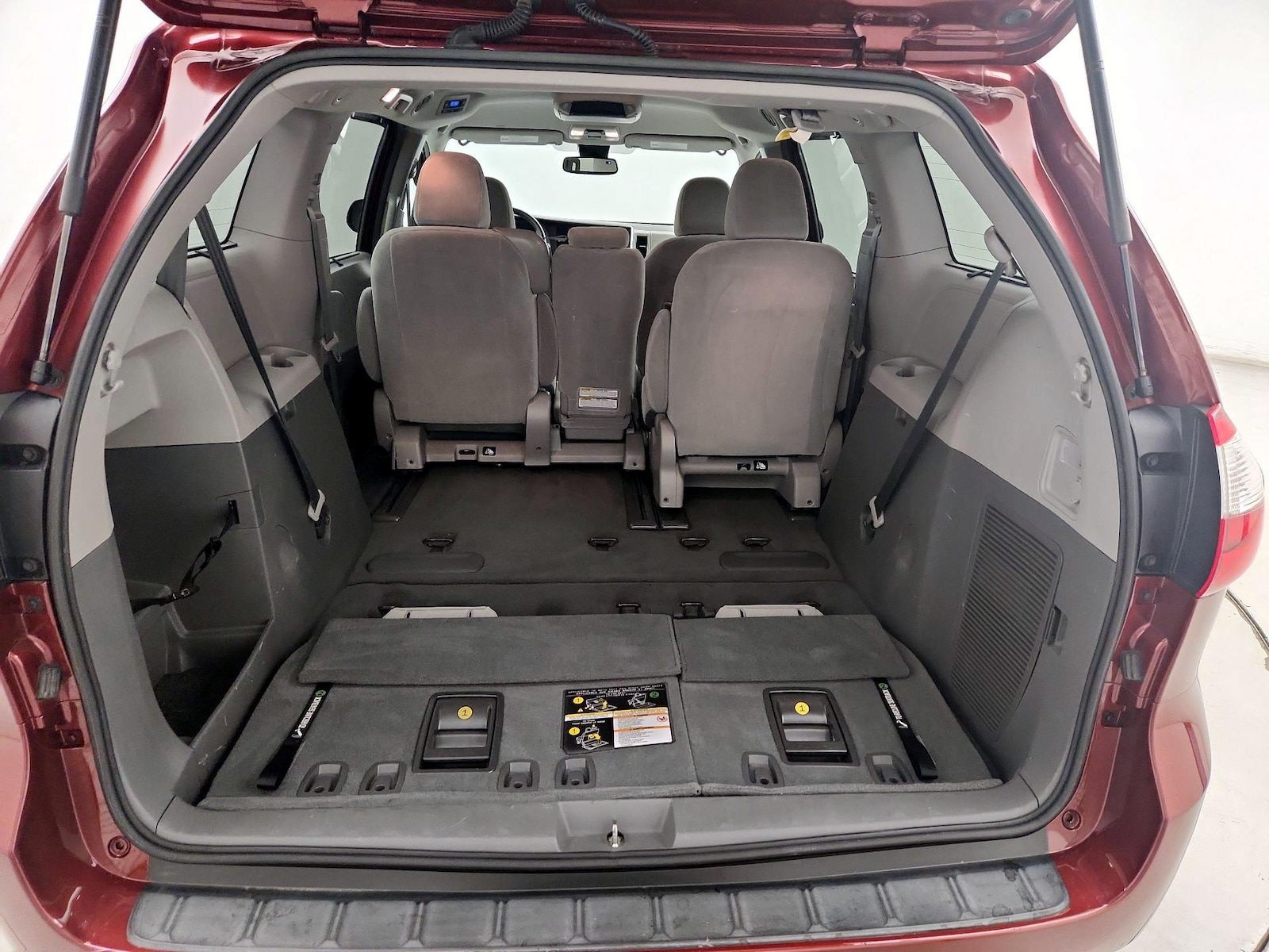 2019 Toyota Sienna LE - Photo 21